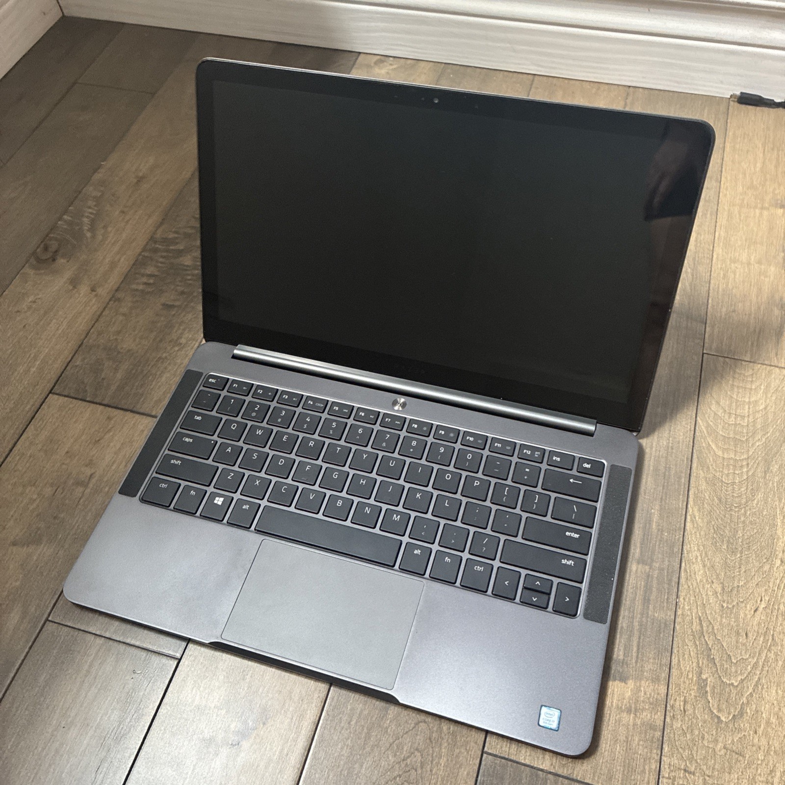 AS IS Razer Blade Stealth 13 RZ09-02394E32 i7-8550U QHD+ 1.8GHz 16GB Ram NO SSD