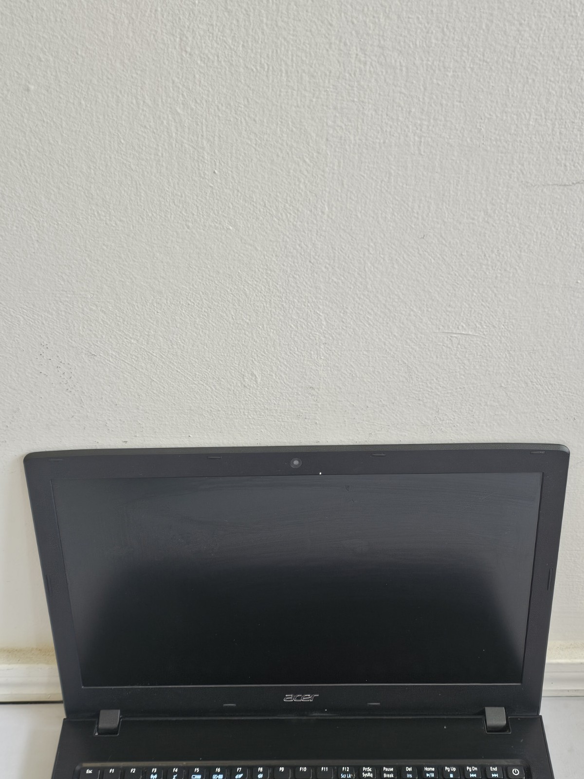 Acer Aspire E5-575G Laptop – Intel i5 Gen 7 – 8GB RAM – 256GB SSD BAD BATT READ