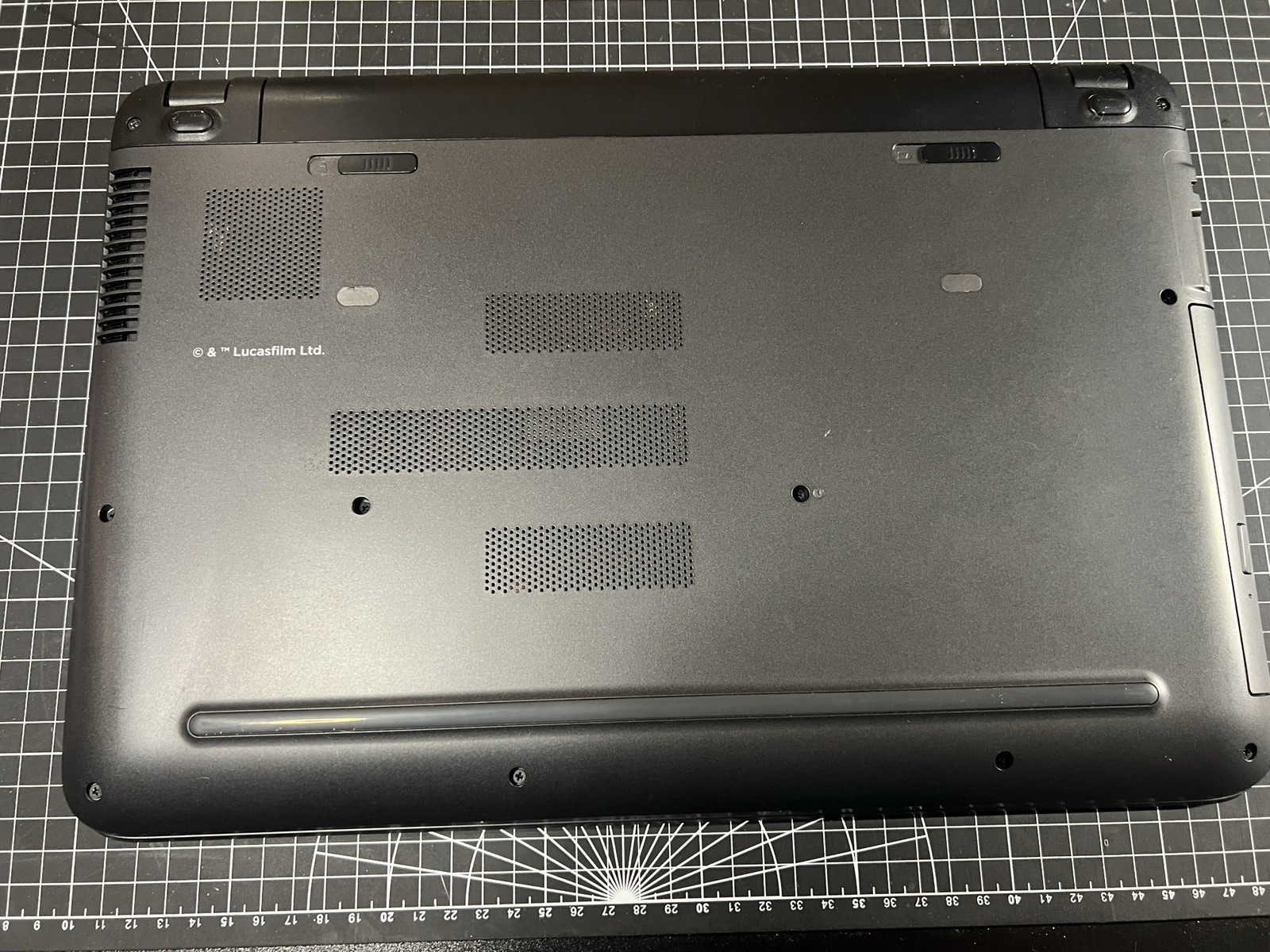 HP Star Wars Special Edition 15-an050ca 15.6 in – Intel i5-6200U 8GB RAM NO HD