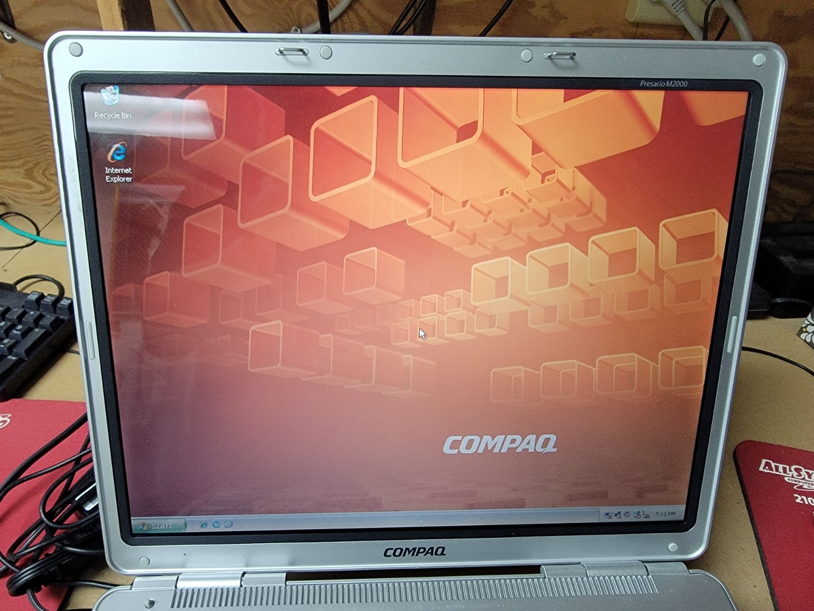COMPAQ PRESARIO M2000 AMD Sempron 2800+ – 896MB RAM 40GB HDD – DVD/CDRW – WIN XP
