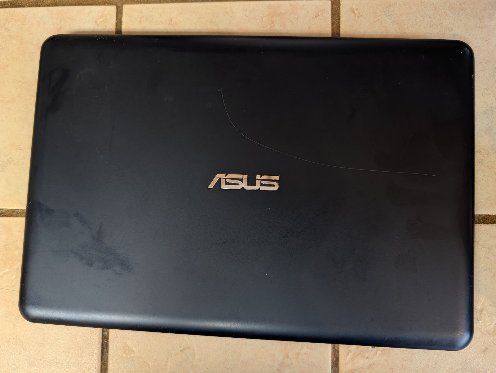 ASUS EeeBook X205T / X205TA 11.6″ Laptop w/ Charger – Works Only Plugged In