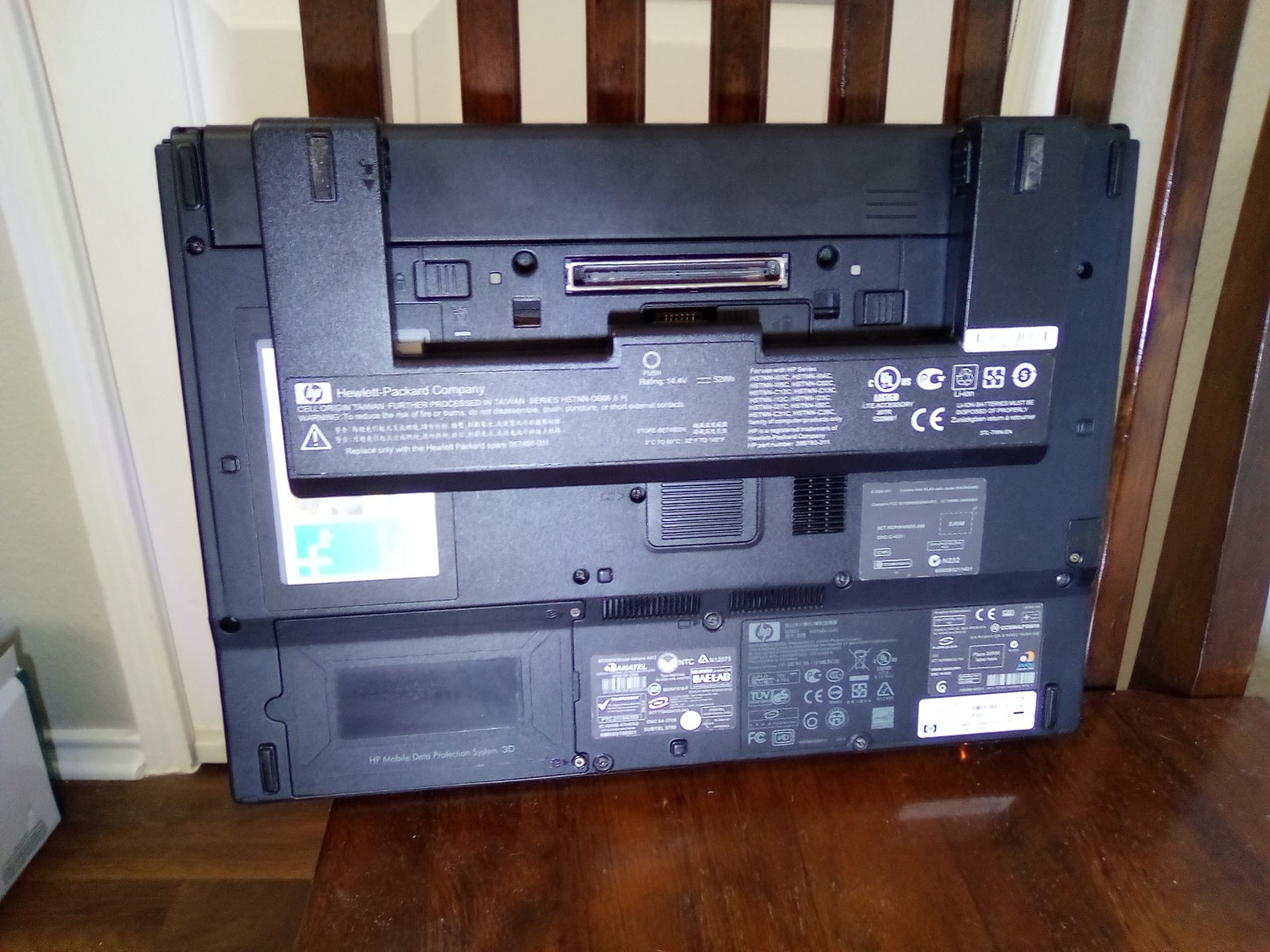 HP Compaq nc8430 [Linux] [Intel T2600] [4 GB DDR2] [120 GB SSD] [DVD Drive]