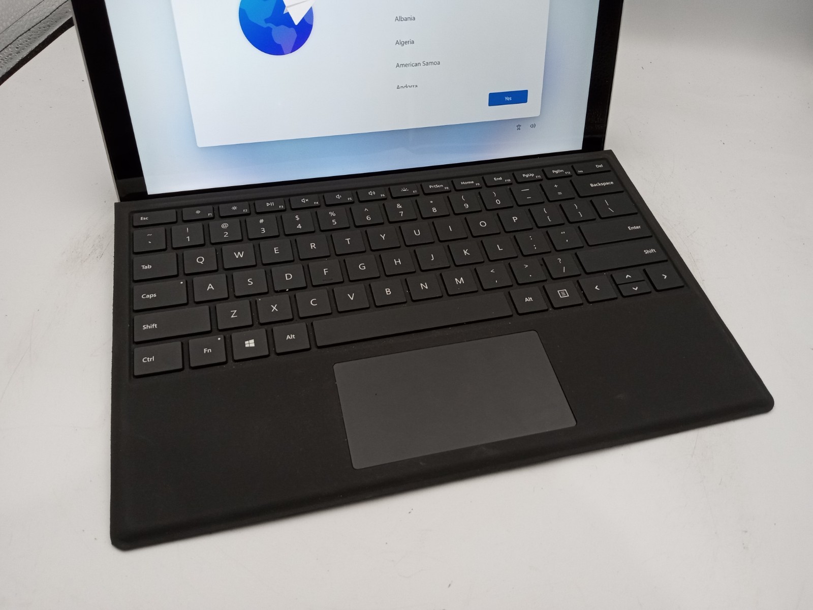 Microsoft Surface Pro 4 1724 12.3″ i7-6650U 16GB RAM 256GB SSD Windows 11 -RR