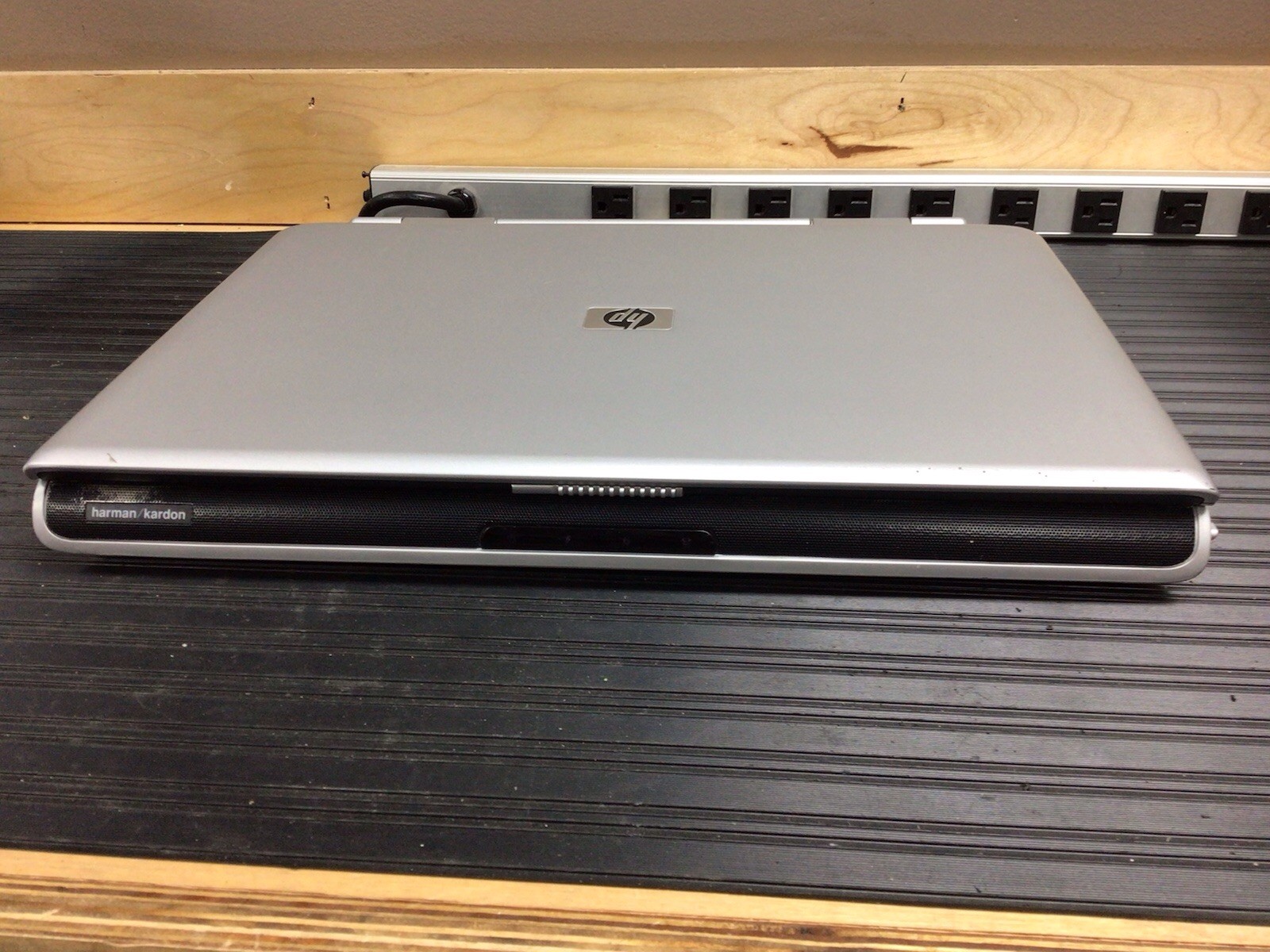 HP Pavilion ZD8000 17″ Vintage Pentium4 3.0ghz XP Laptop | Untested AS IS