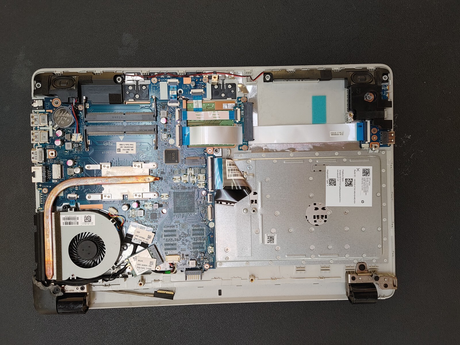 HP Notebook 15-bs0xx Core i3-7100U@ 2.4Ghz NO RAM ,NO HD ( Selling Motherboard)