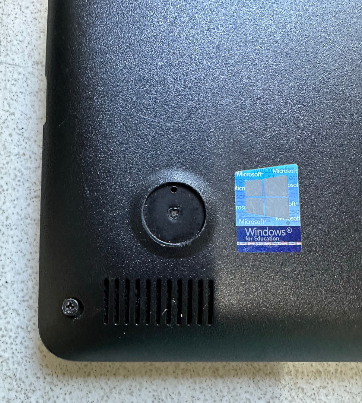 Dell Latitude 3490 14″ FHD (i7-8550U @1.80, 8GB RAM, Boot To Bio) NO HD/ADAPTER