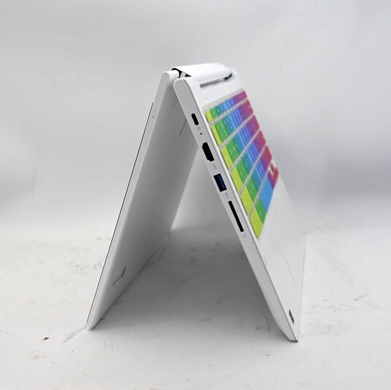 Lenovo Chromebook C330 (2-in-1) 11.6″ Touchscreen with keyboard cover
