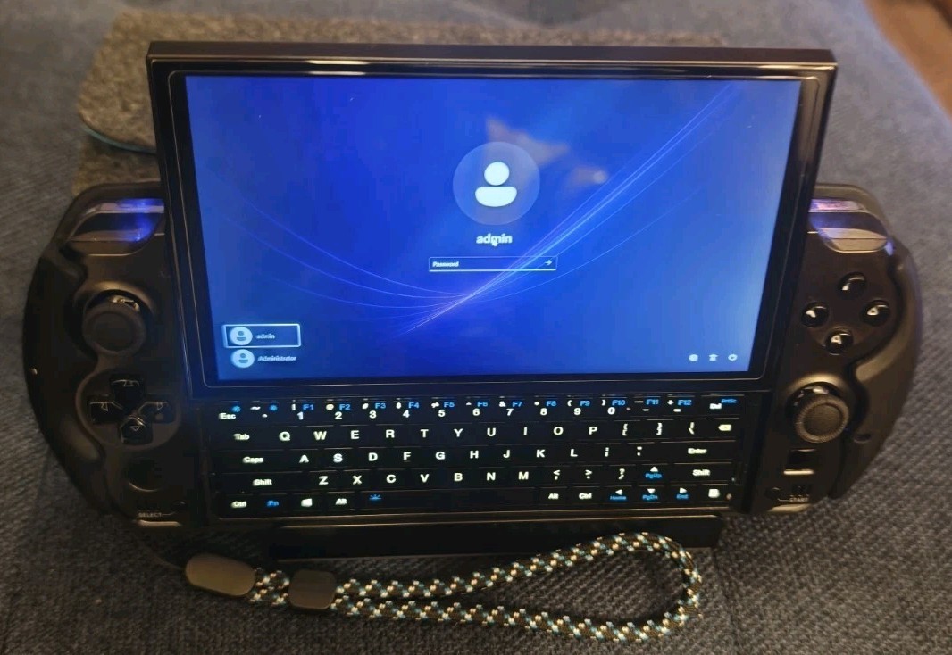 GPD Win 4 2023 7640U Handheld Gaming PC 16gb Ram, 512gb SSD, Dock, Case, Box