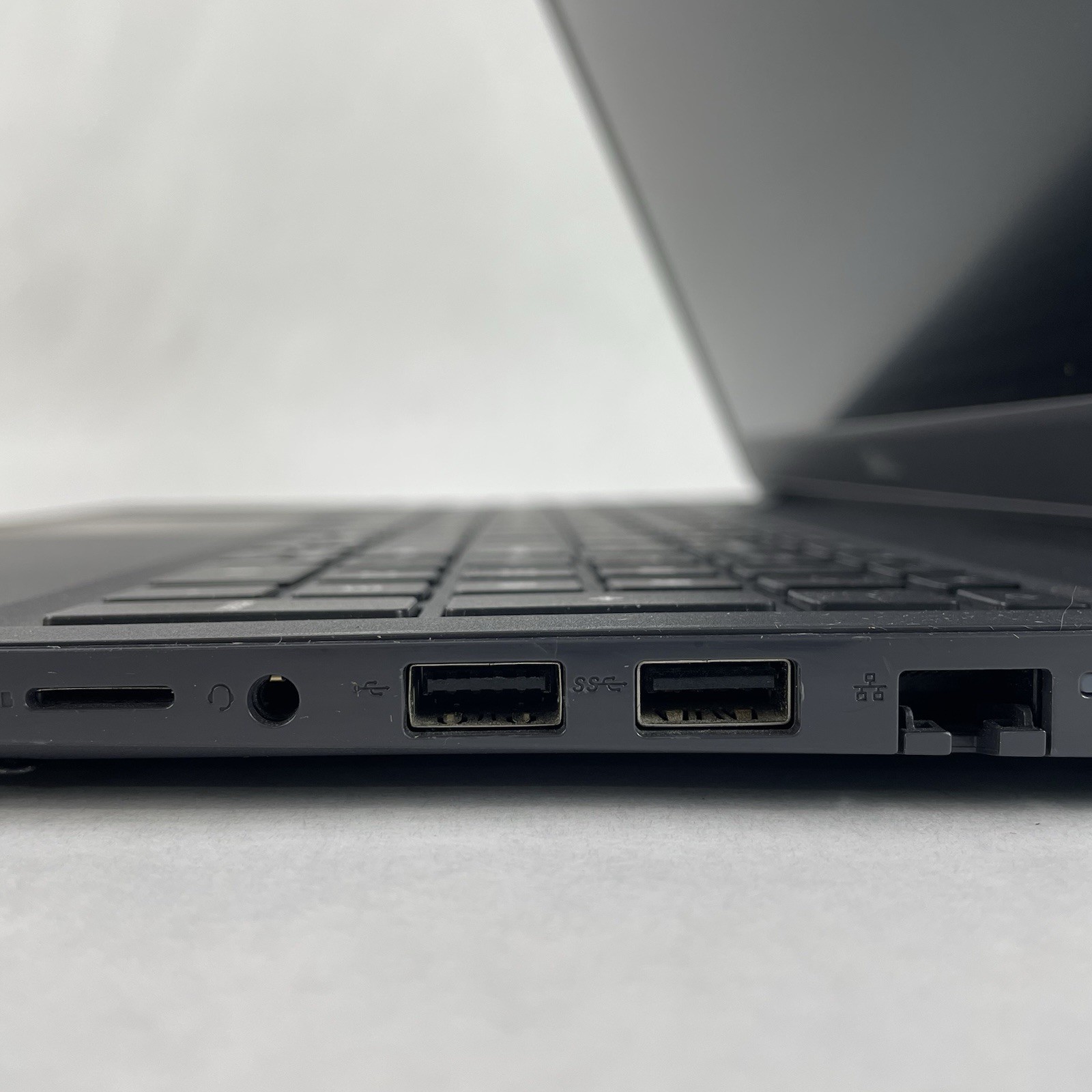 Dell Latitude 3510 15.6″ i7-10510U 1.80 GHz 8 GB RAM No SSD/OS/AC – Bad M.2