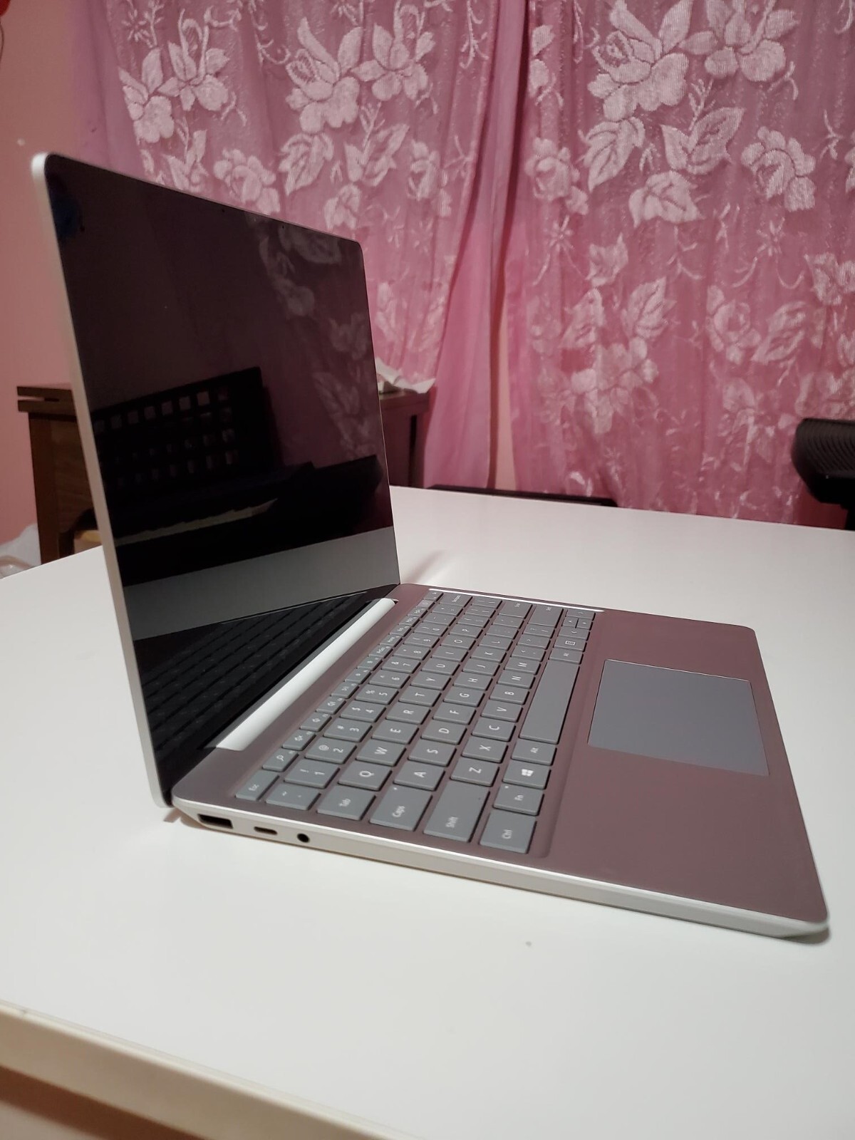 Microsoft Surface Laptop Go 12.4″ Touchscreen (256GB SSD, Intel Core i5-1035G1,