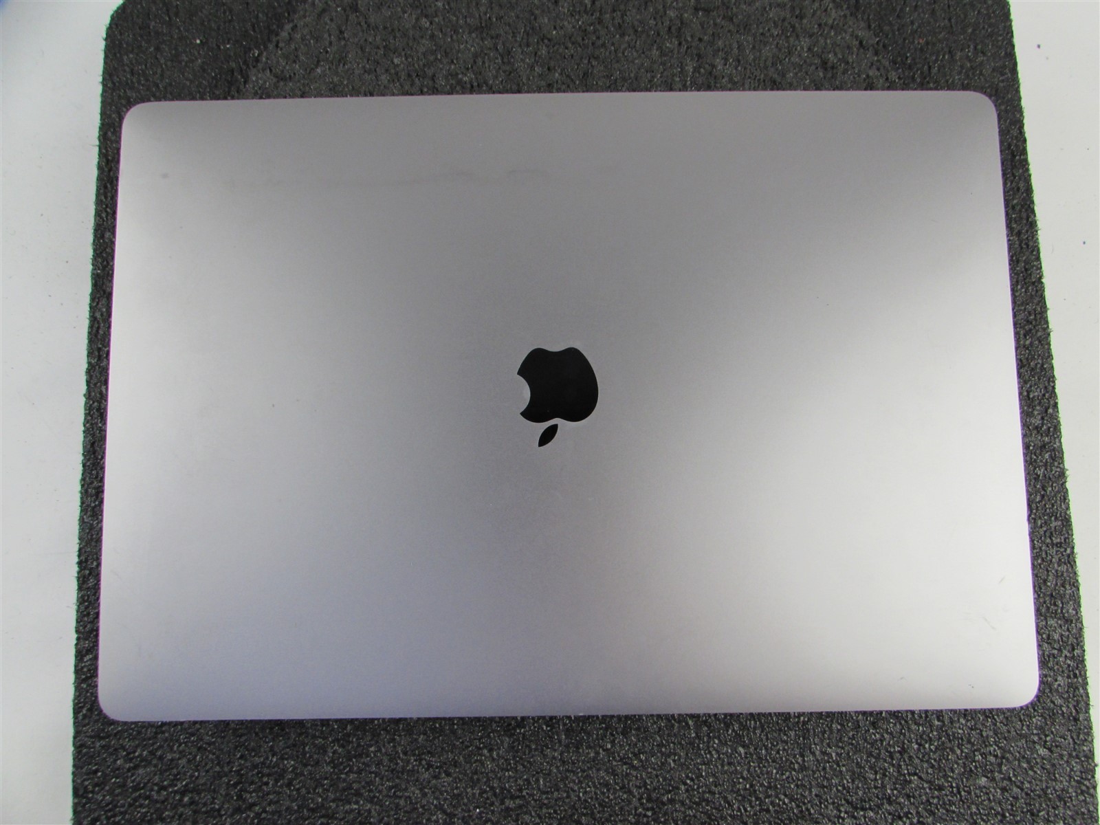APPLE MACBOOK PRO A2141 3072X1920 I7-9750H 500GB SSD 16GB RAM AMD GPU NO O.S