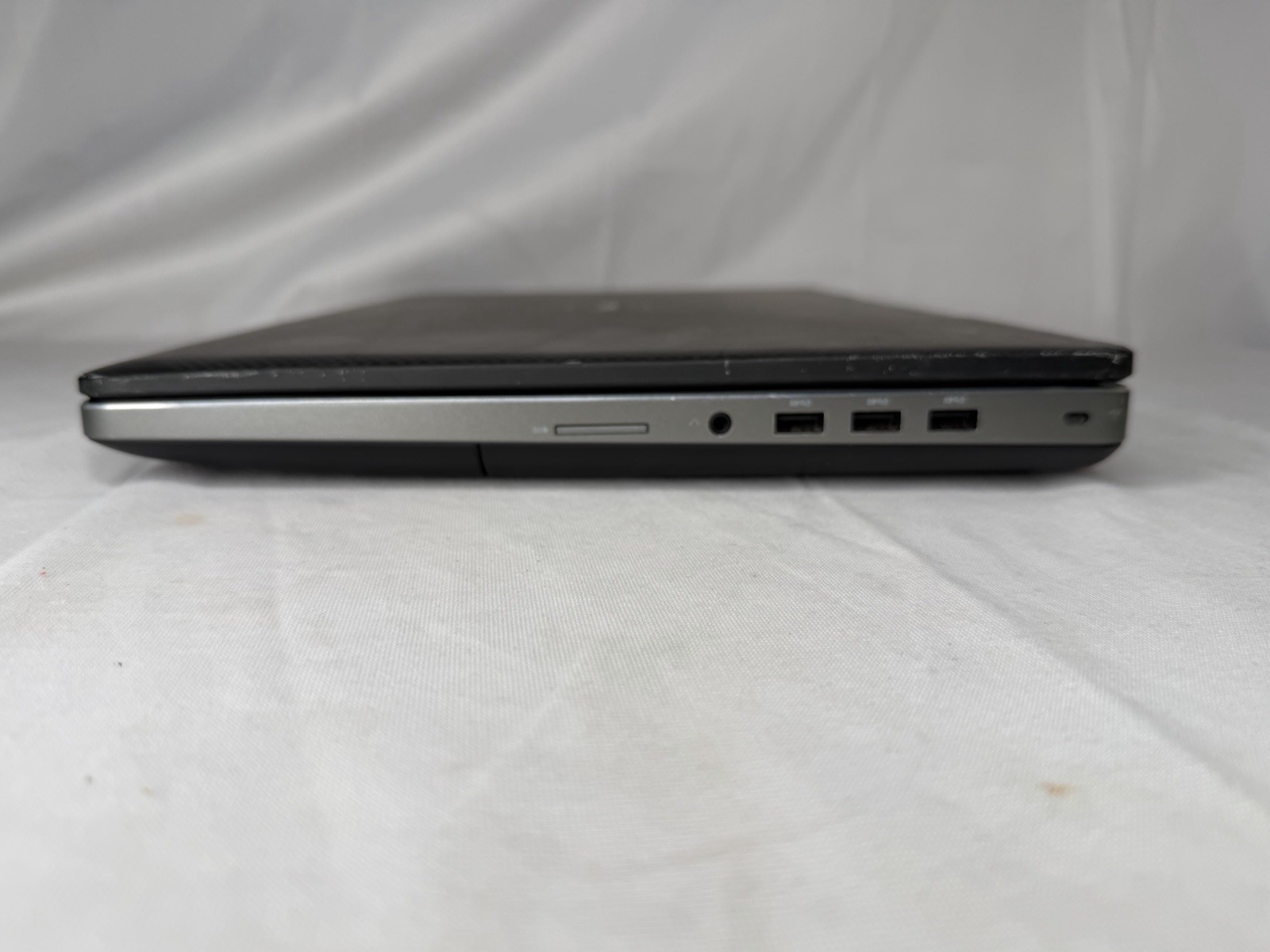 Dell Precision 7710 17″ i7-6920HQ 32GB RAM 256GB NVMe Quadro M3000M 4GB Win11Pro