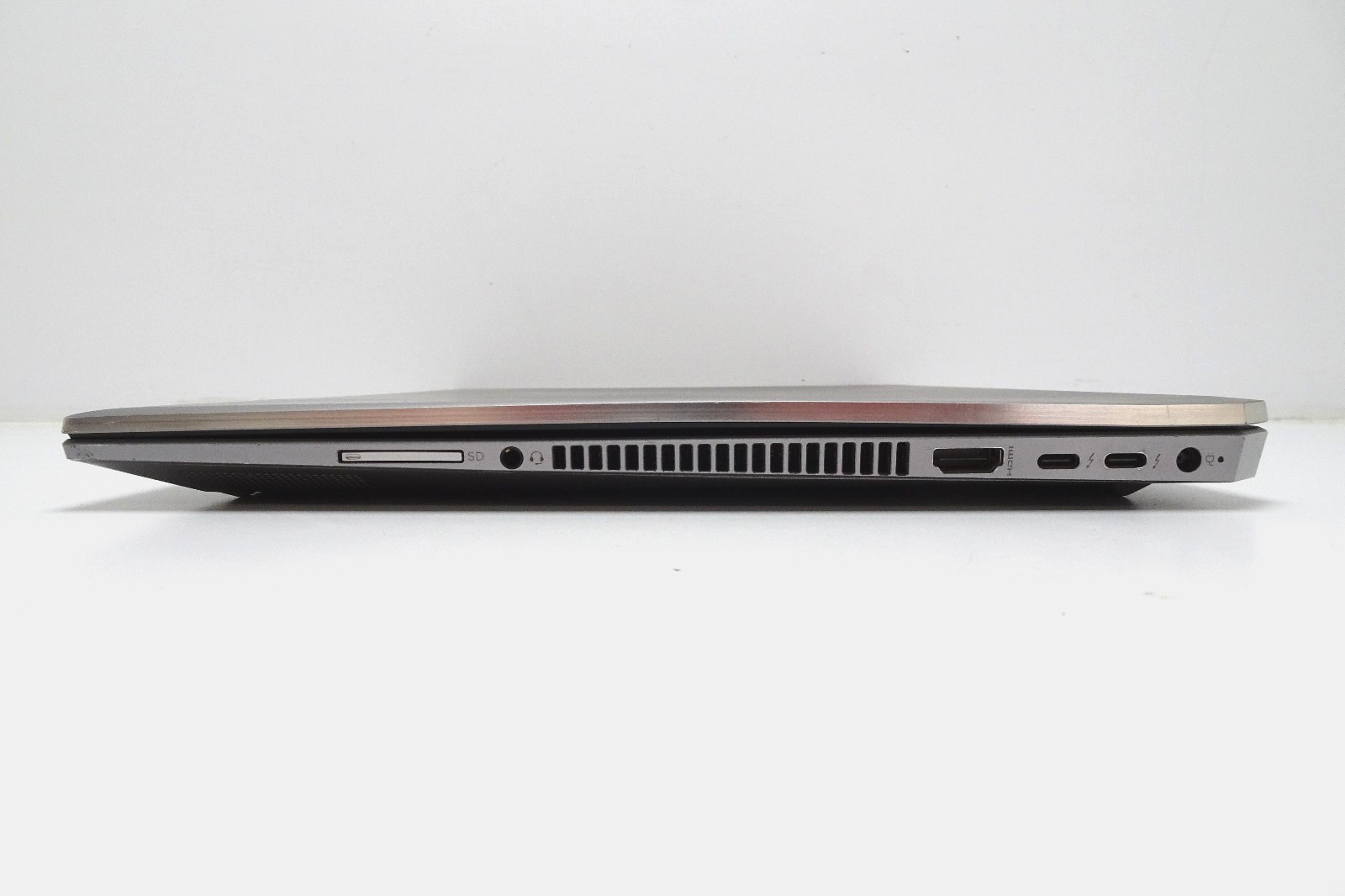 HP ZBook Studio G5 | Intel Xeon E-2176M | 16GB RAM | 512GB NVMe | LINUX | READ