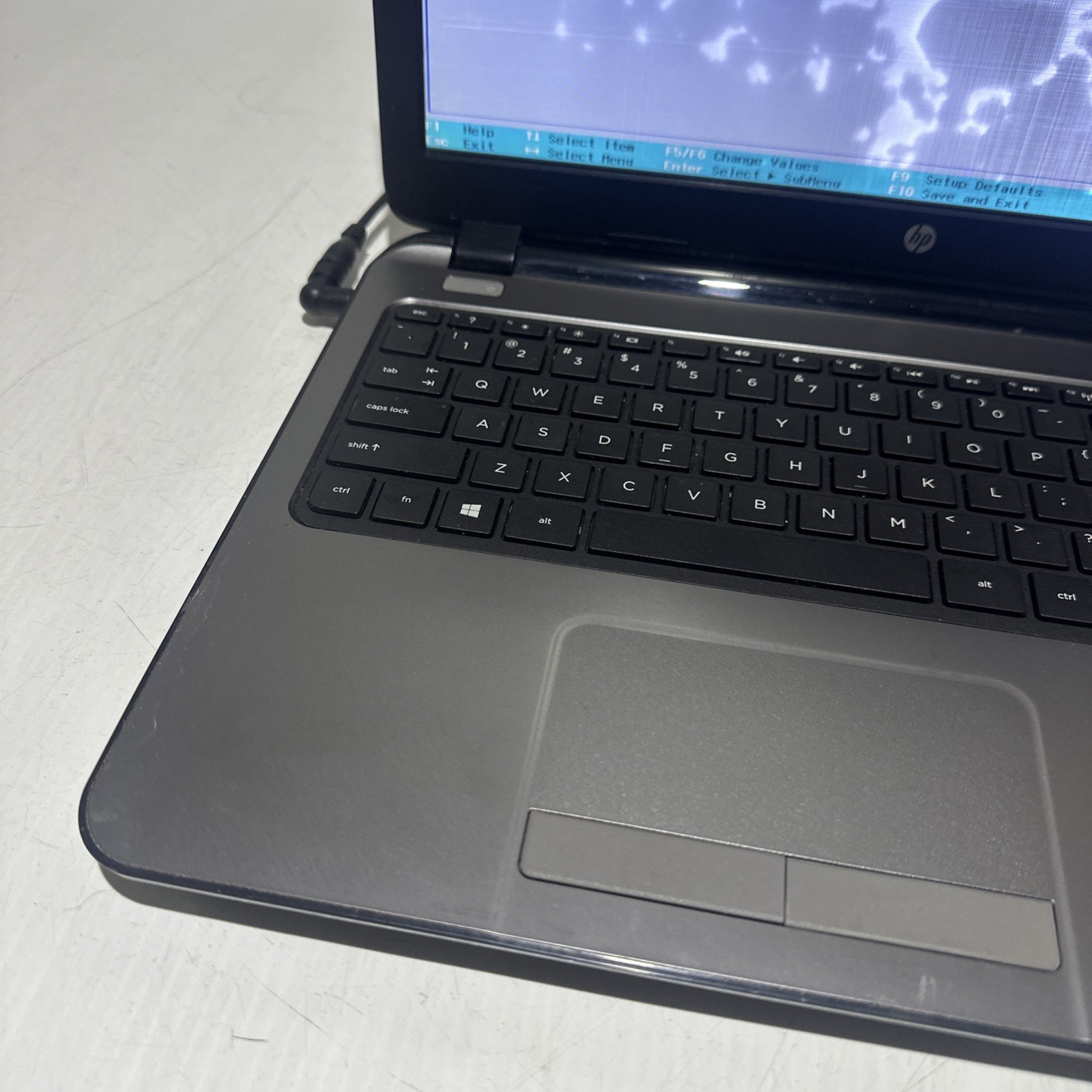 Hp 250 G3 Notebook i3-4005u 4gb Ram No Drives Boots Bios Water DMG