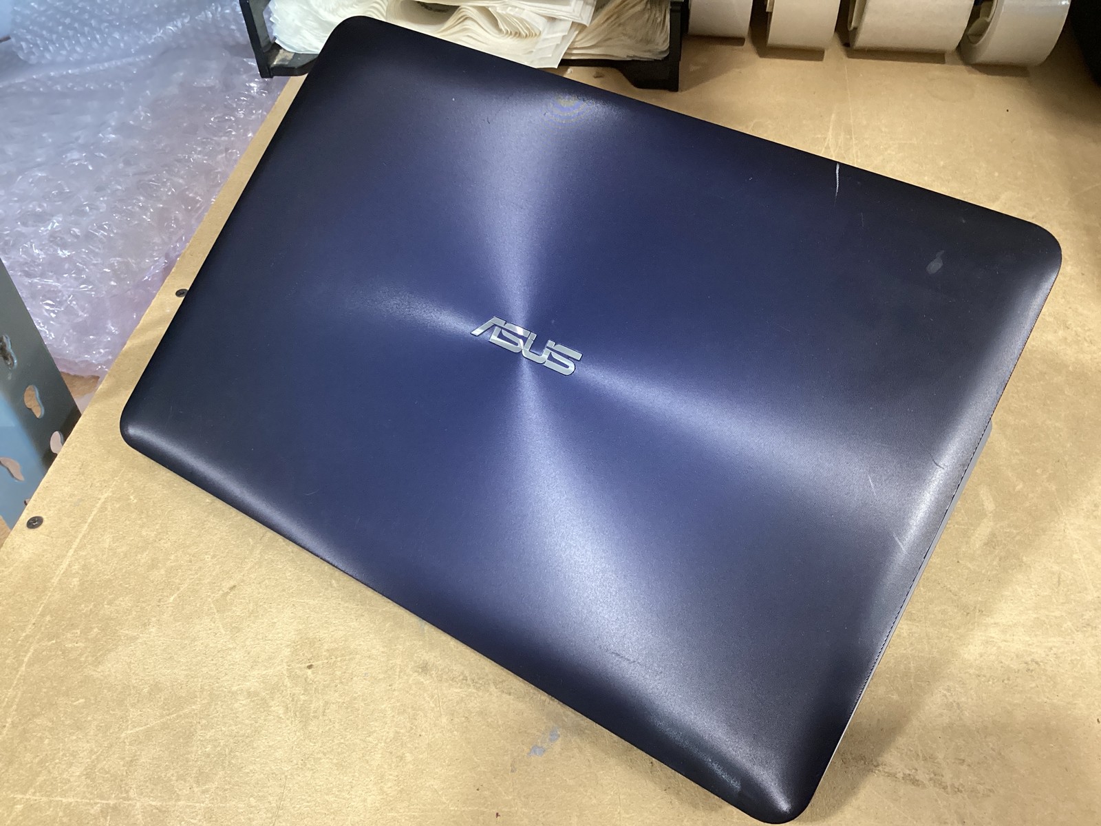 Asus VivoBook F556U 15.6″ Laptop Intel i3-6100U | 4GB | No HDD/Charger Grade C