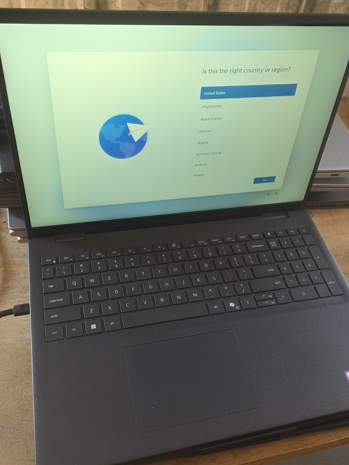 Dell Dc16250 16″ Touch Intel® Core™ 7-150U, 10 cores 1 TB SSD 16 GB DDR5 Good B