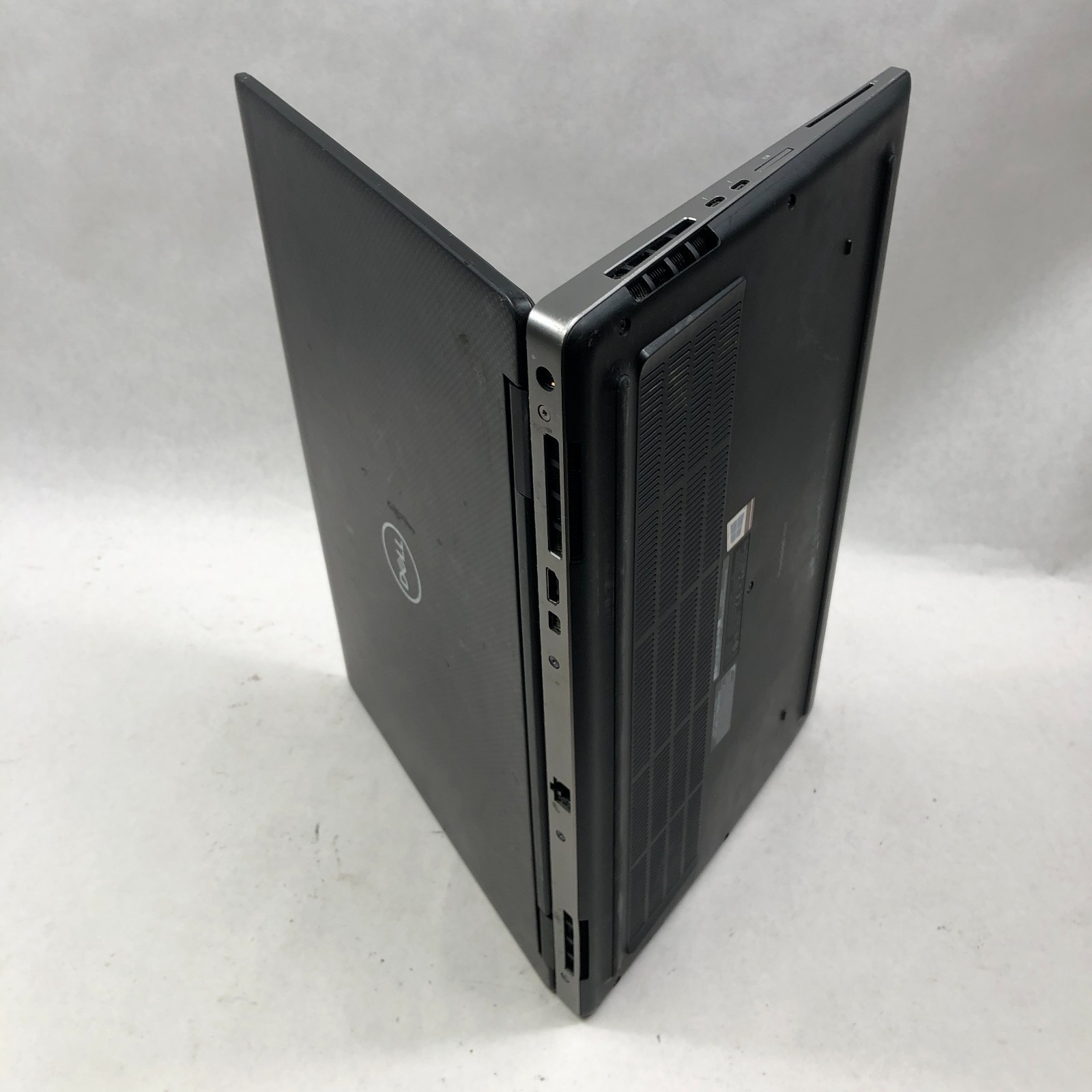 DELL PRECISION 7530 15.6″ i9-8950HK 32GB 512GB QUADRO P3200 Win 11 PRO No CoA