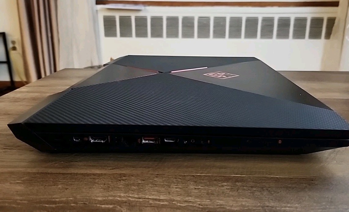 Omen 17 Gaming Laptop Model 17-an012dx (READ DESCRIPTION FOR MORE DETAILS)
