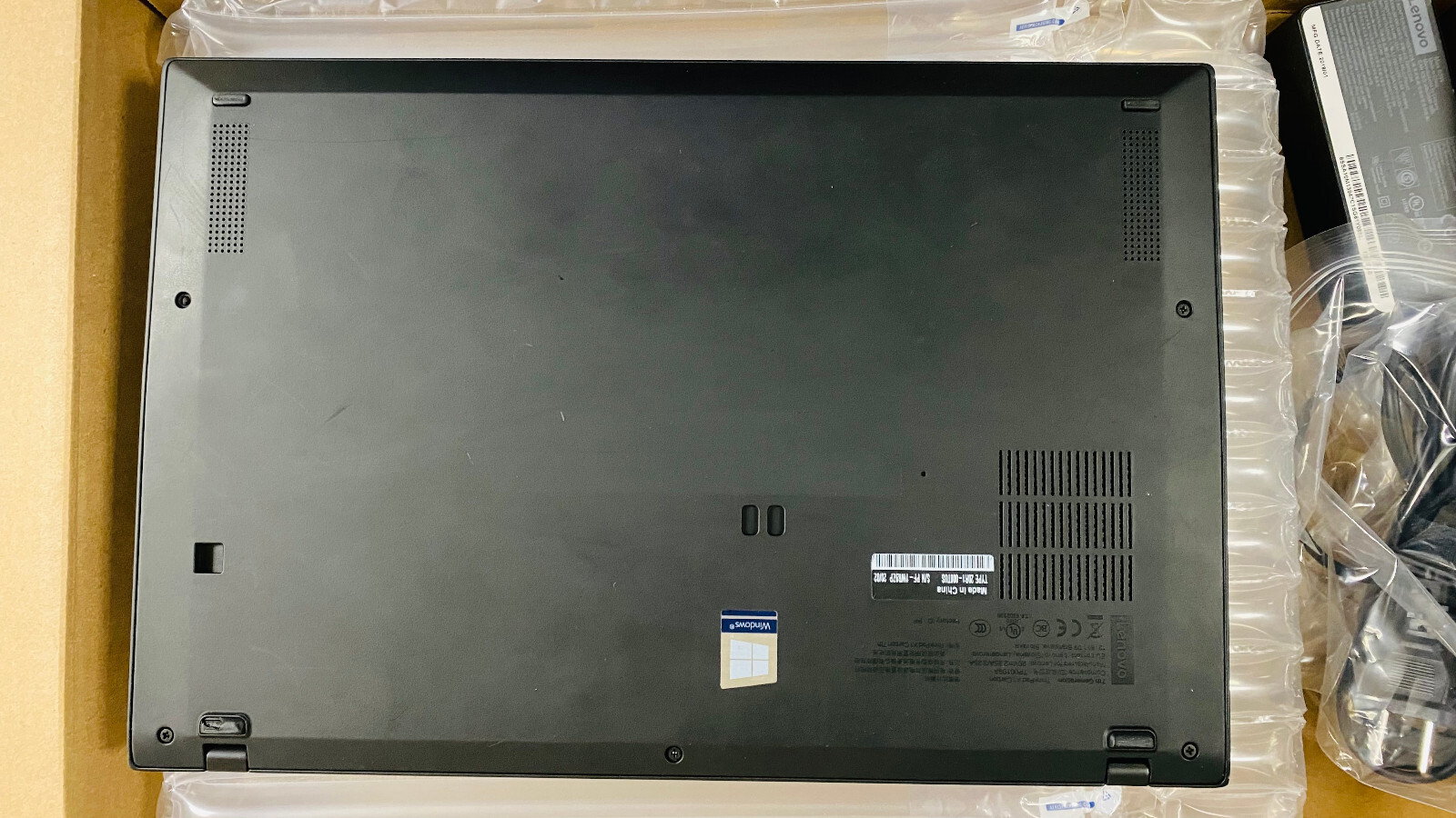 Lenovo ThinkPad X1 Carbon 7th Gen Laptop Core i7 10th Gen 16Gb 512Gb Win10 Pro-3