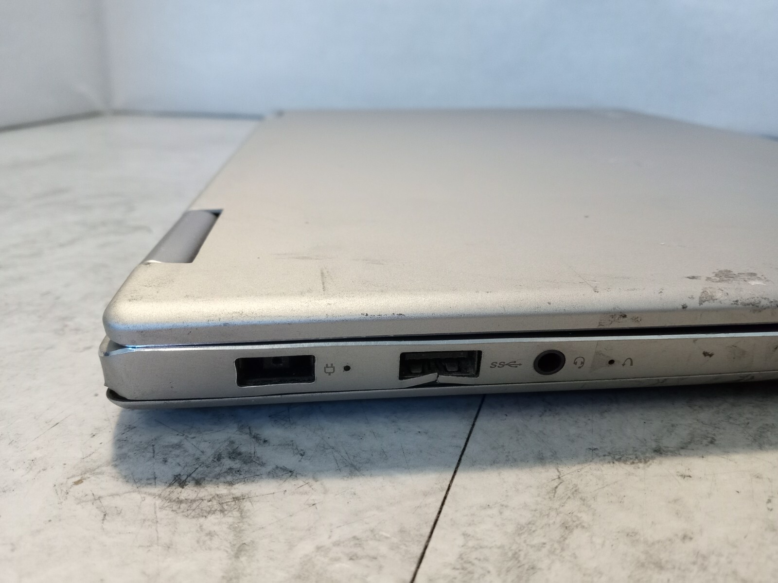 Lenovo Yoga 720-15IKB 15.6″ Laptop Intel Core i7 PARTS OR REPAIR -FM