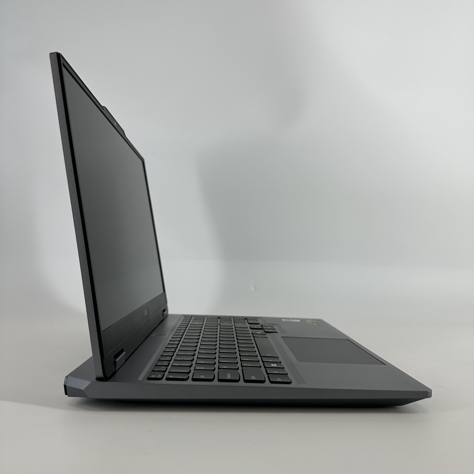 Lenovo LOQ 15 144Hz FHD 3.8 GHz Ryzen 7 8845HS 16GB 1TB SSD RTX 4050 Very Good