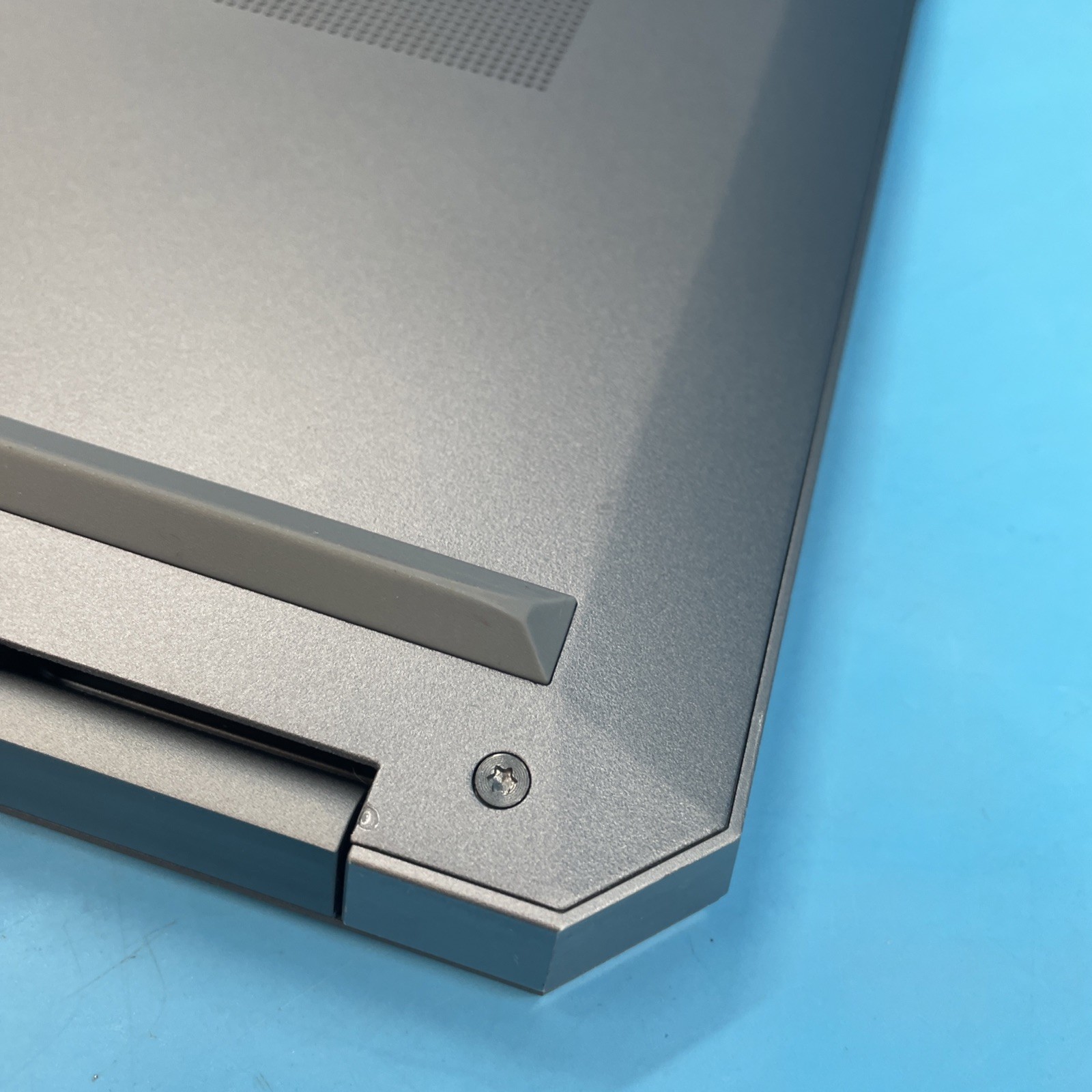 HP ZBook Studio G5 | i7-8850H | 8GB RAM | 256GB SSD | P1000 | W11 PRO | 71% BATT