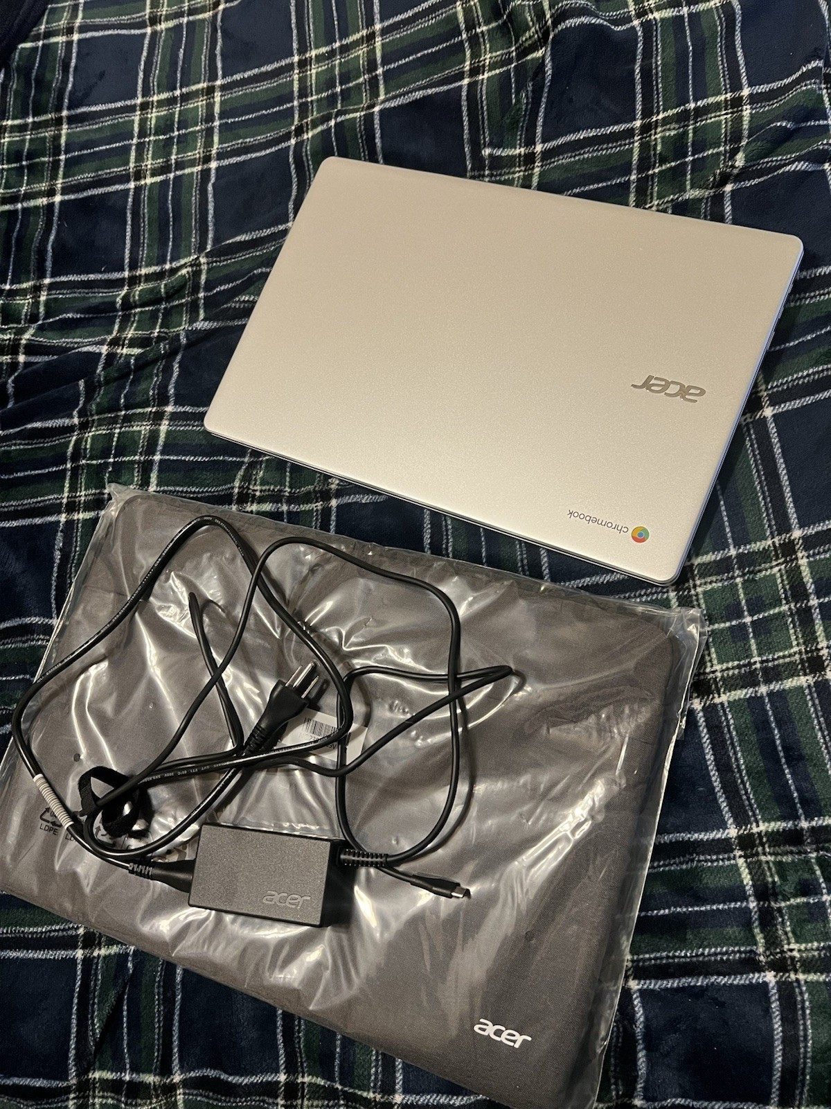 Acer Chromebook Silver Laptop Chrome OS Built-in Webcam with Charger and Case