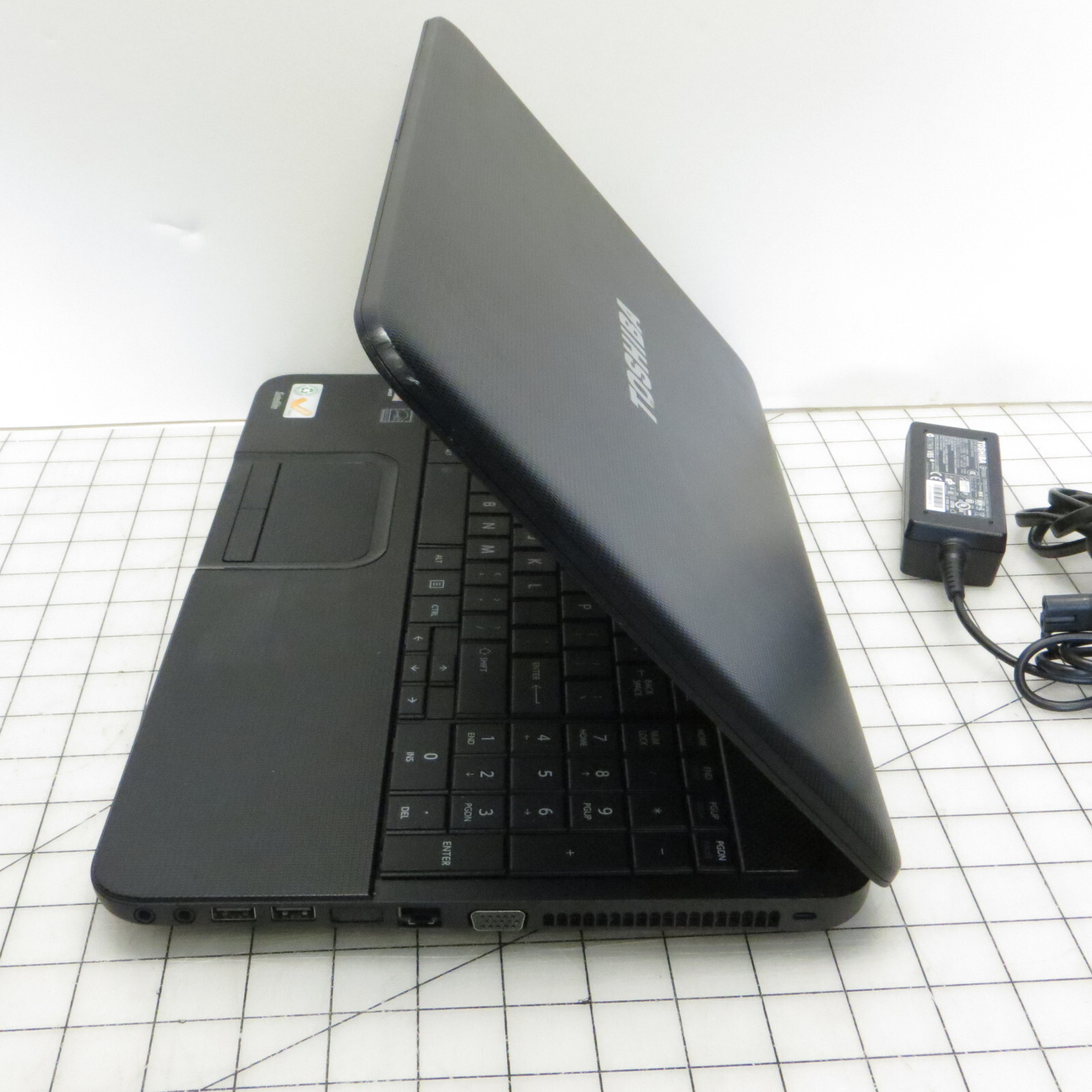 As-is Toshiba C855D AMD E-300 4GB 300GB HDD Windows 10 Laptop – Read for issues