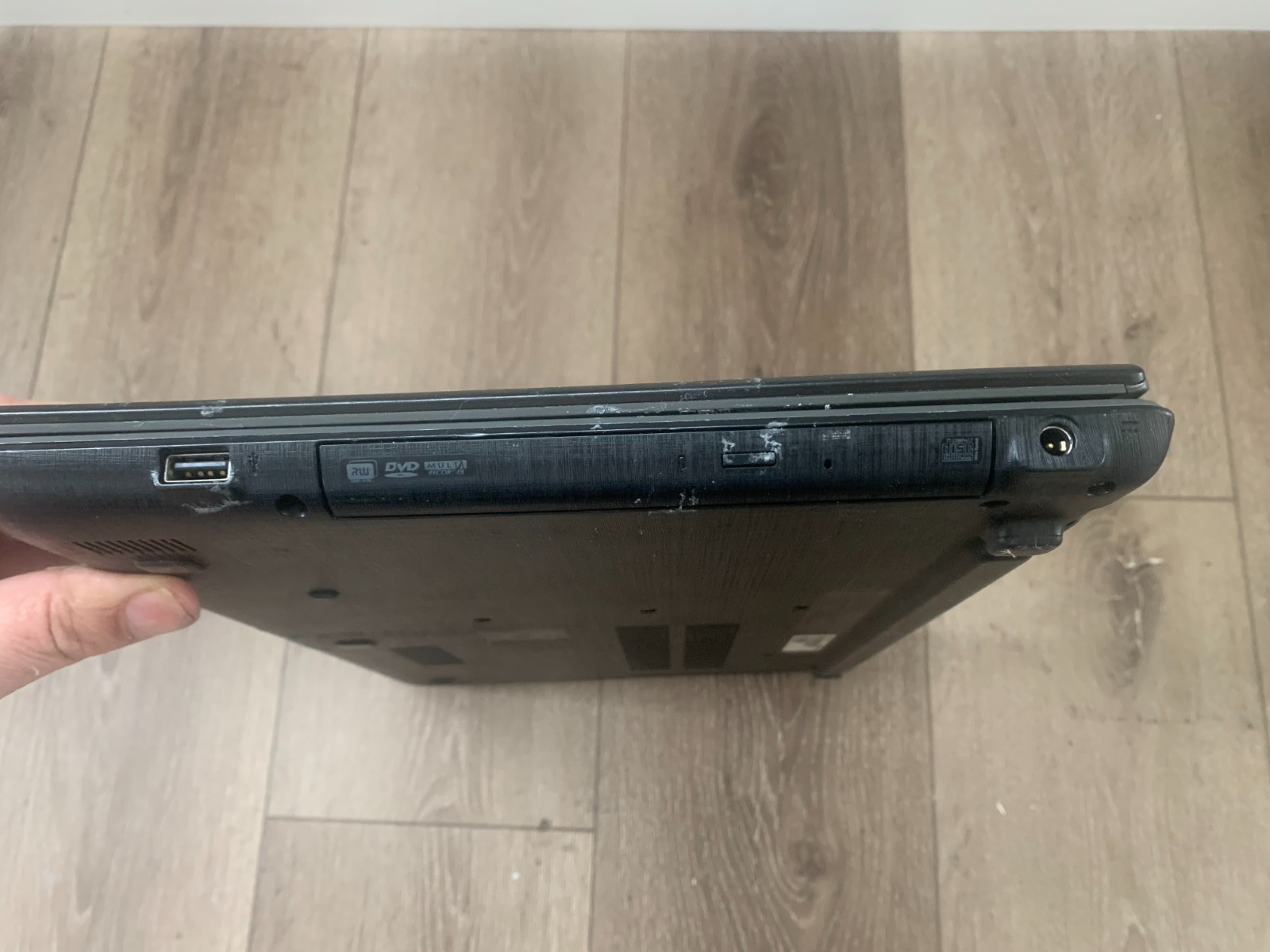 Acer Aspire E5-573-57PW 15.6″ Intel Core i5-5200U 2.20GHz 6GB RAM 500GB HDD