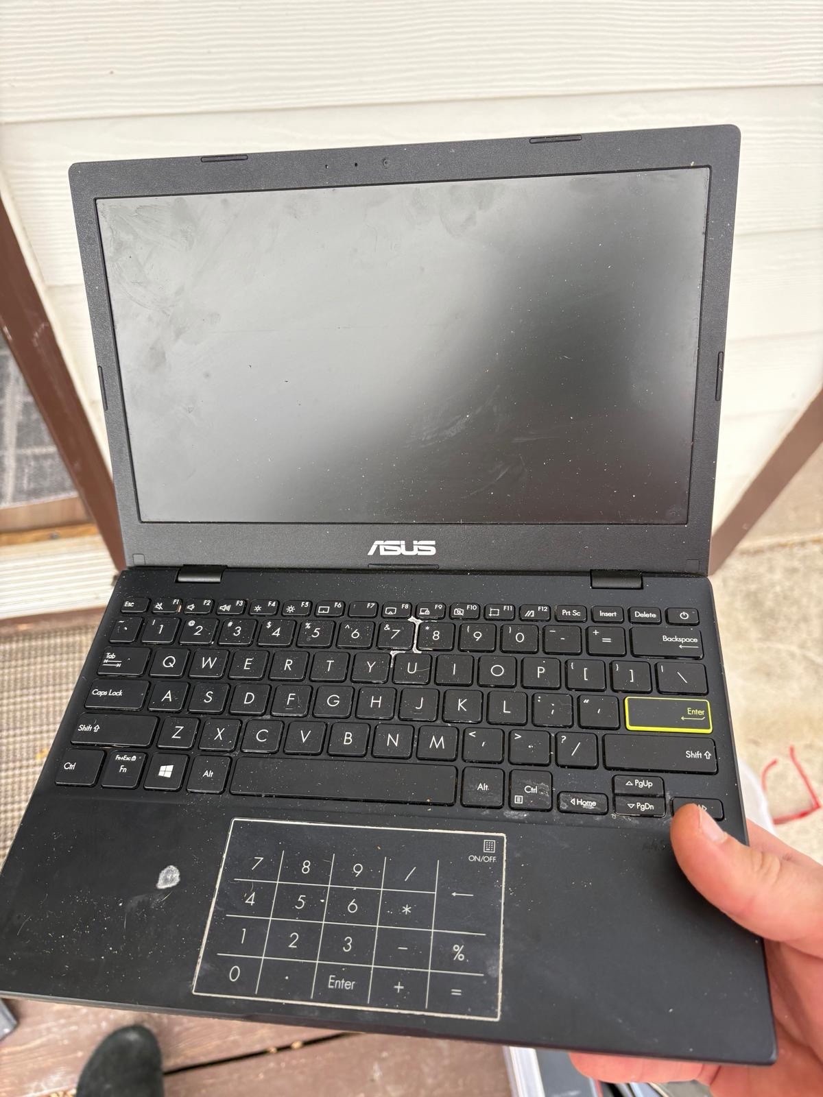 ASUS VivoBook Go 12 L210 11.6” (64GB eMMC, Intel Celeron N4020, 2.8GHz, 4GB…