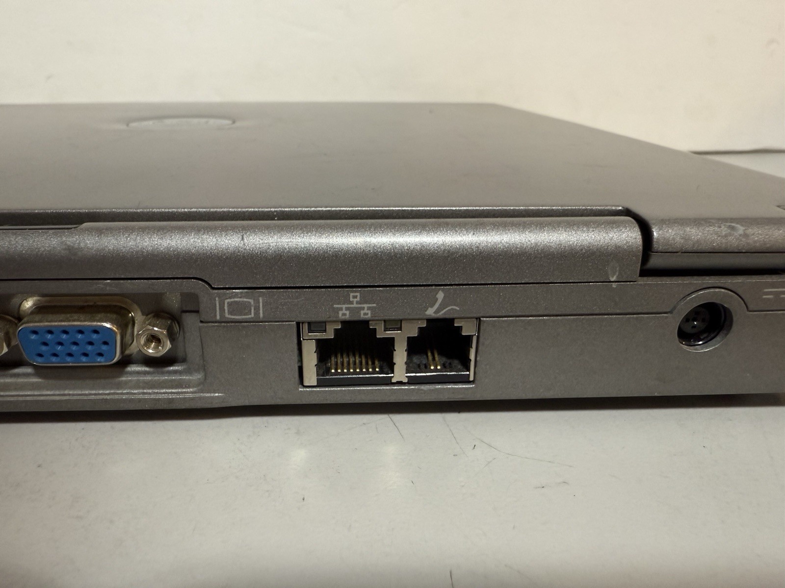 DELL LATITUDE D400 12.1″ Laptop INTEL PENTIUM 1.4GHz 2Gb 60Gb HDD WinXP PRO SP3