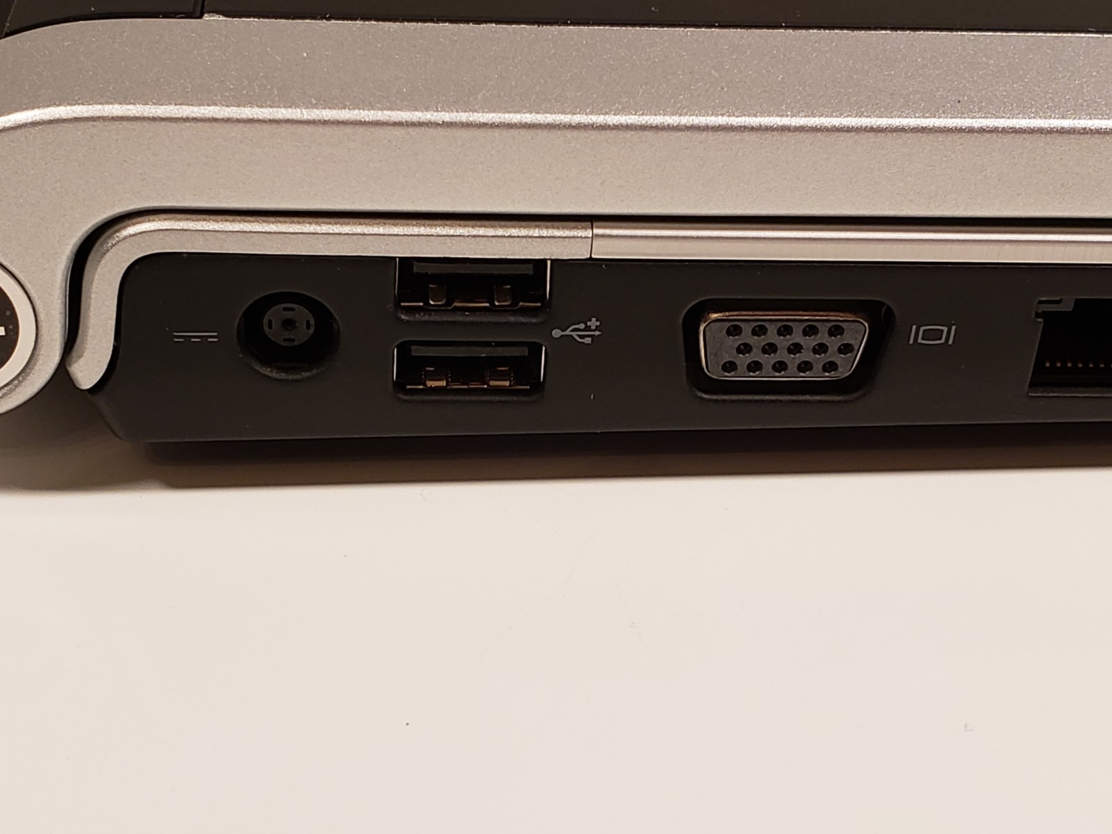 Dell XPS M1530 Notebook 4GB RAM, 250GB SSD, Slot DVD-RW w/AC Adapter & Case