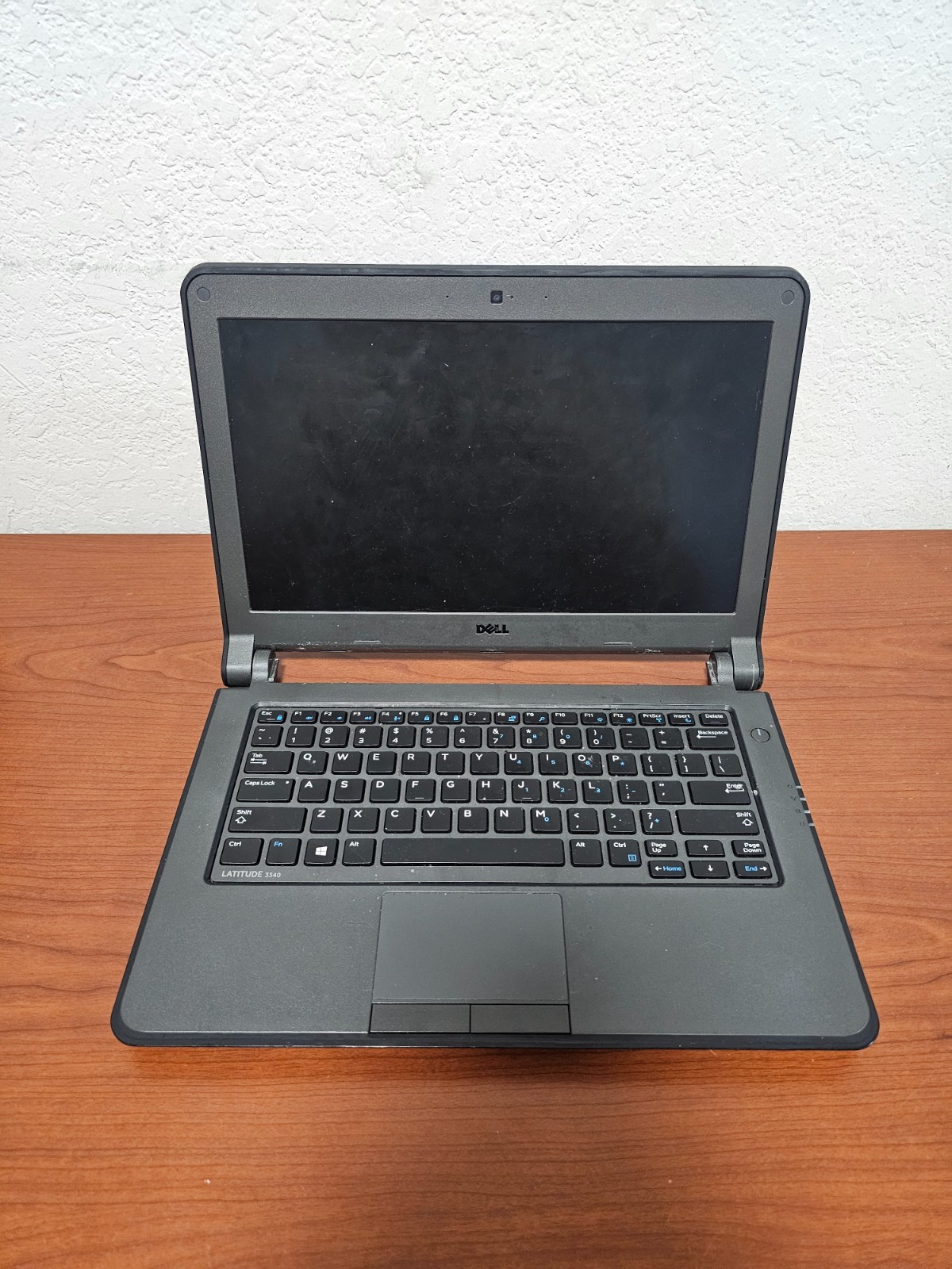 DELL Latitude 3340 Laptop (13.3″, i3-4005U, 8 GB/128 GB SSD, Win11) – READ!