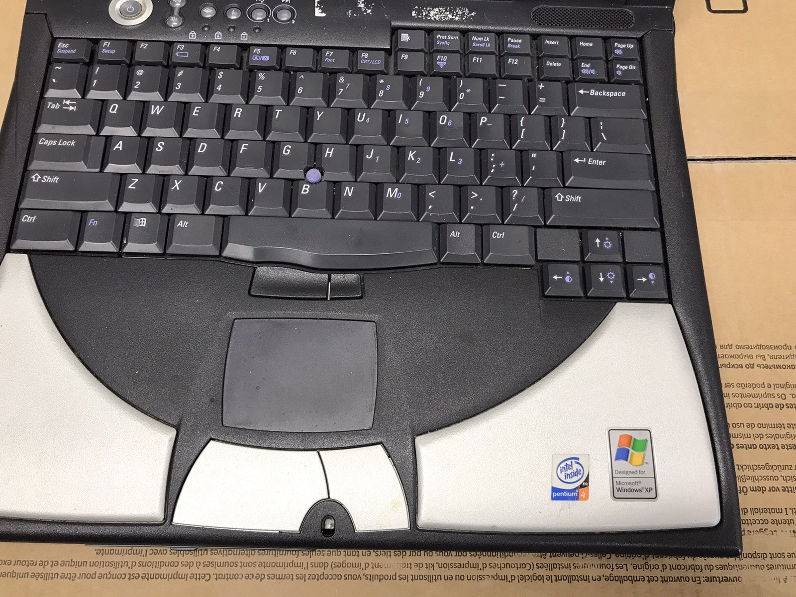 Dell Inspiron 8200 PP01X Intel Pentium 4 Laptop UNTESTED