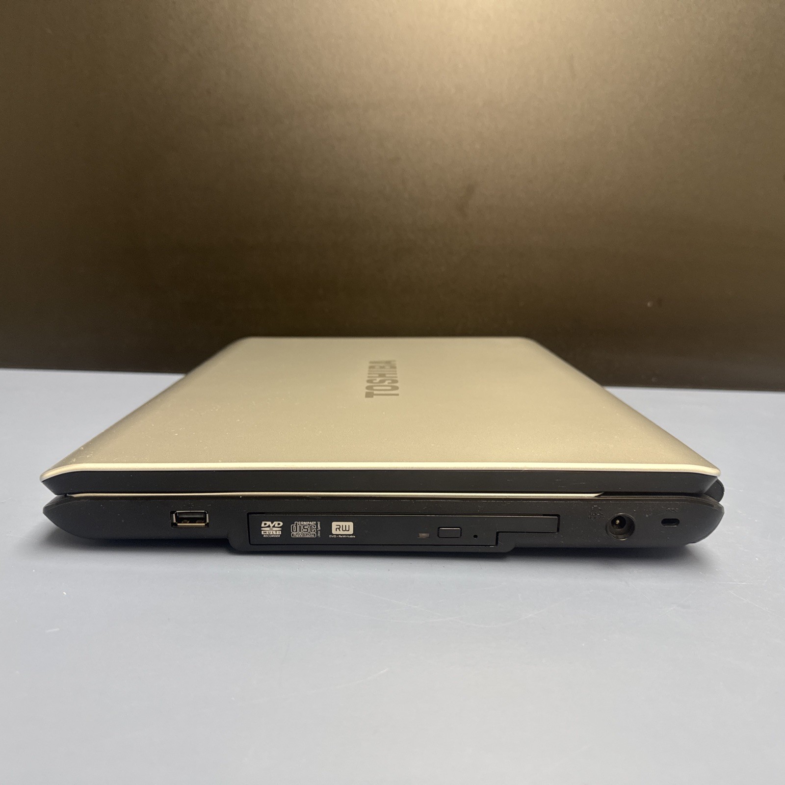 Toshiba Satalite PSLE0U-00H00J