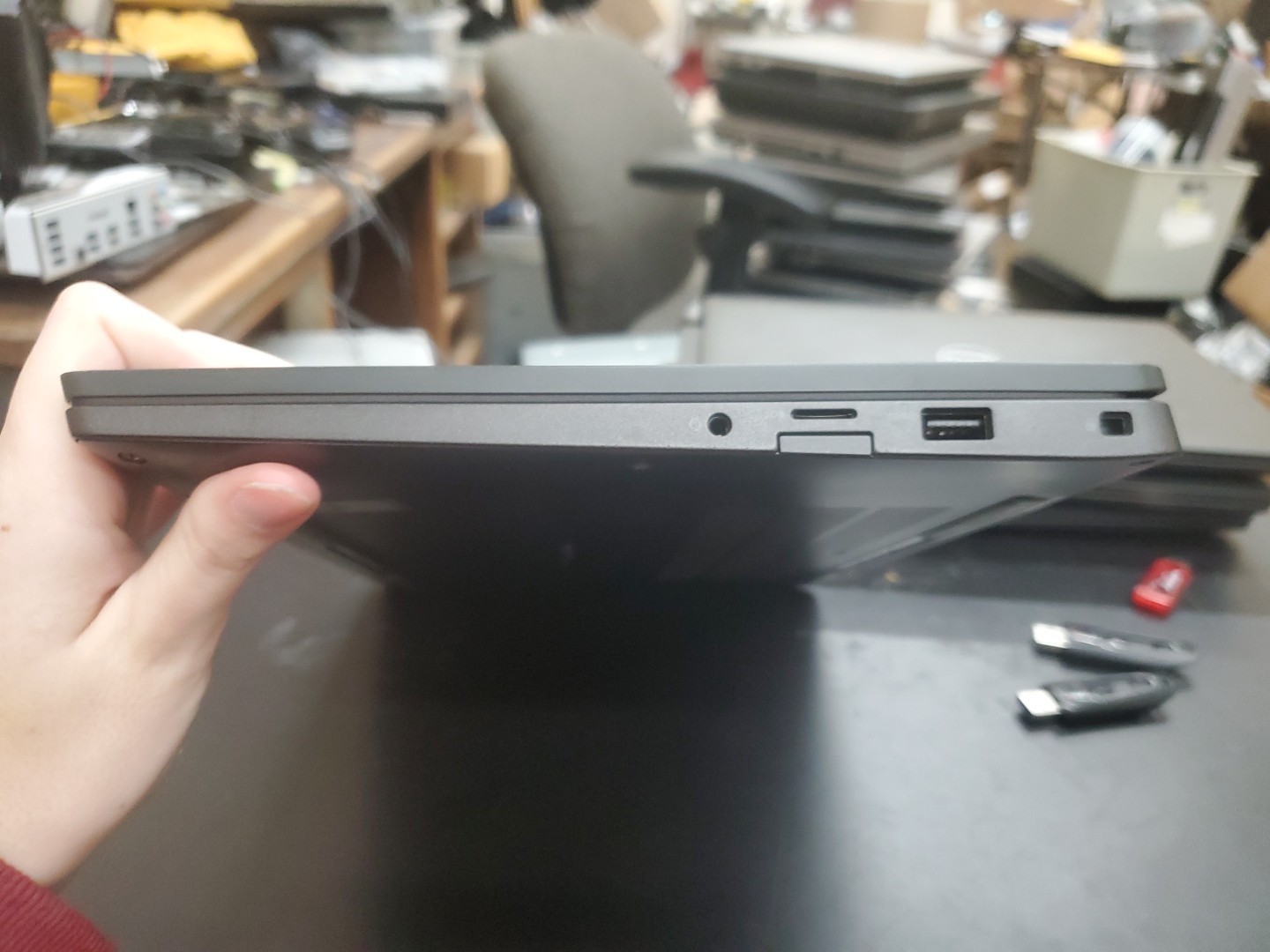 Dell Latitude 7400 14″ i5-8365U 8GB 256gb SSD Laptop W11P 123125-1