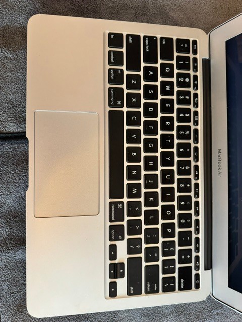 Apple MacBook Air 13″ Mid 2013 i5 1.3GHz 4GB RAM (Please read)