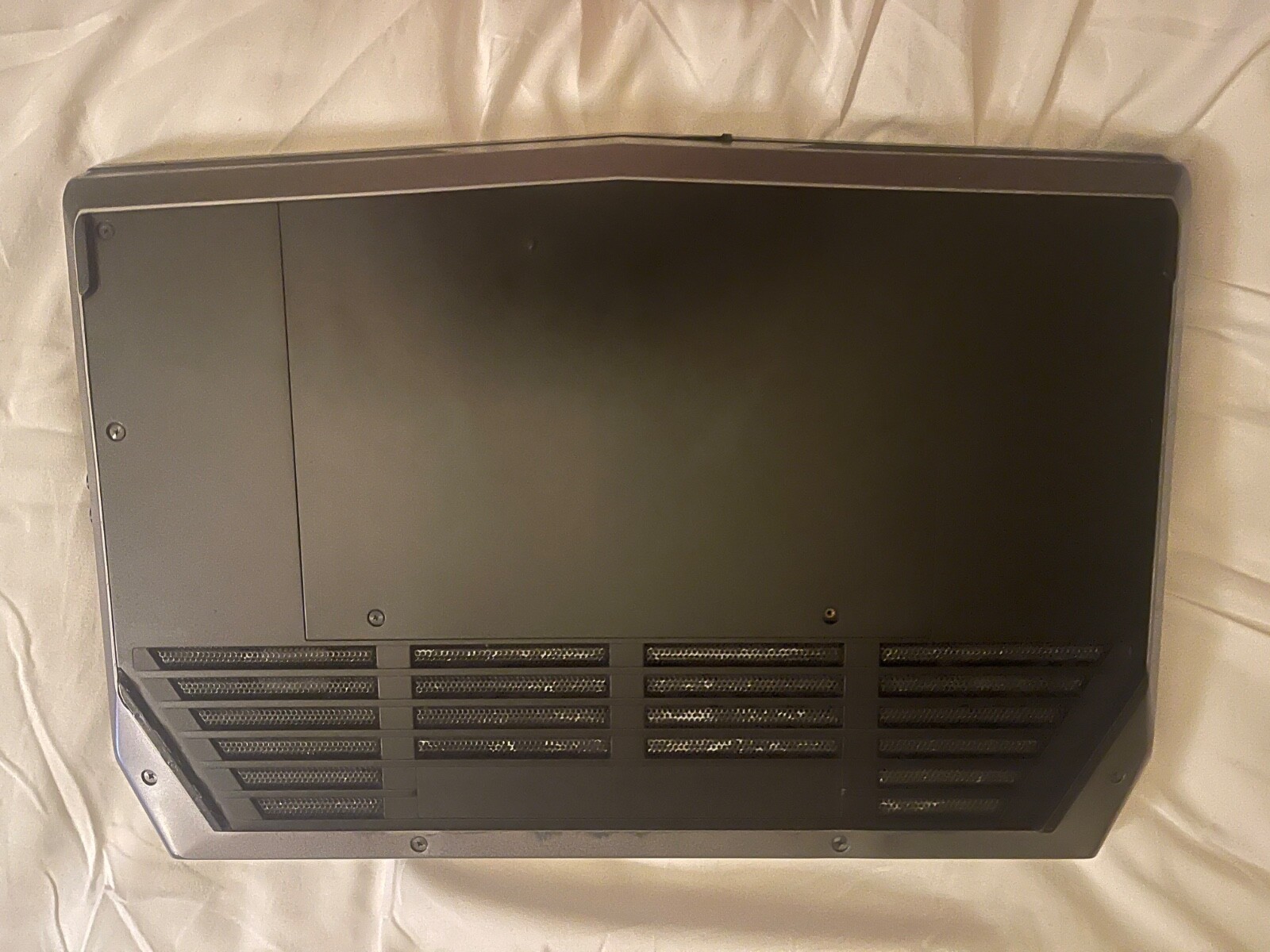 alienware gaming laptop r2 15.6″ 32GB RAM 1TB SSD WITH GTX 965M 2020