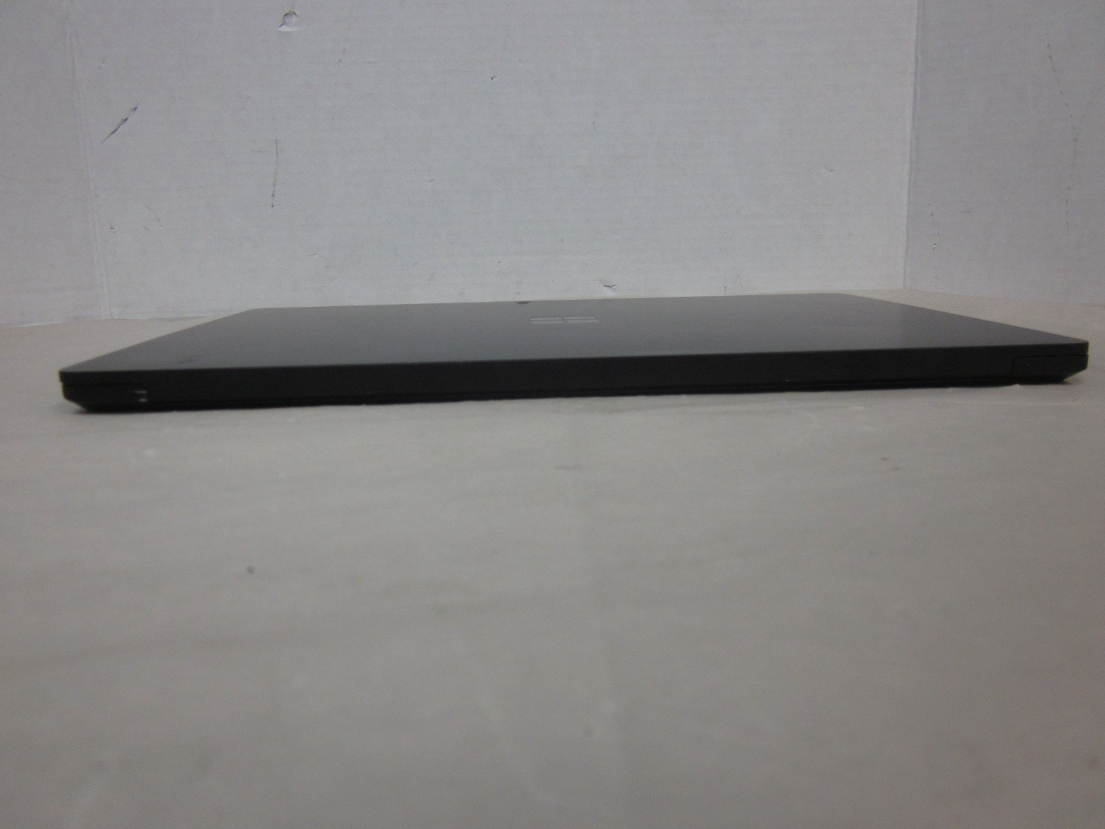 Microsoft Surface 3 1873 RYZEN 5 3580U 2.16GHZ NO OS, NO SSD, AC CRACKED SCREEN
