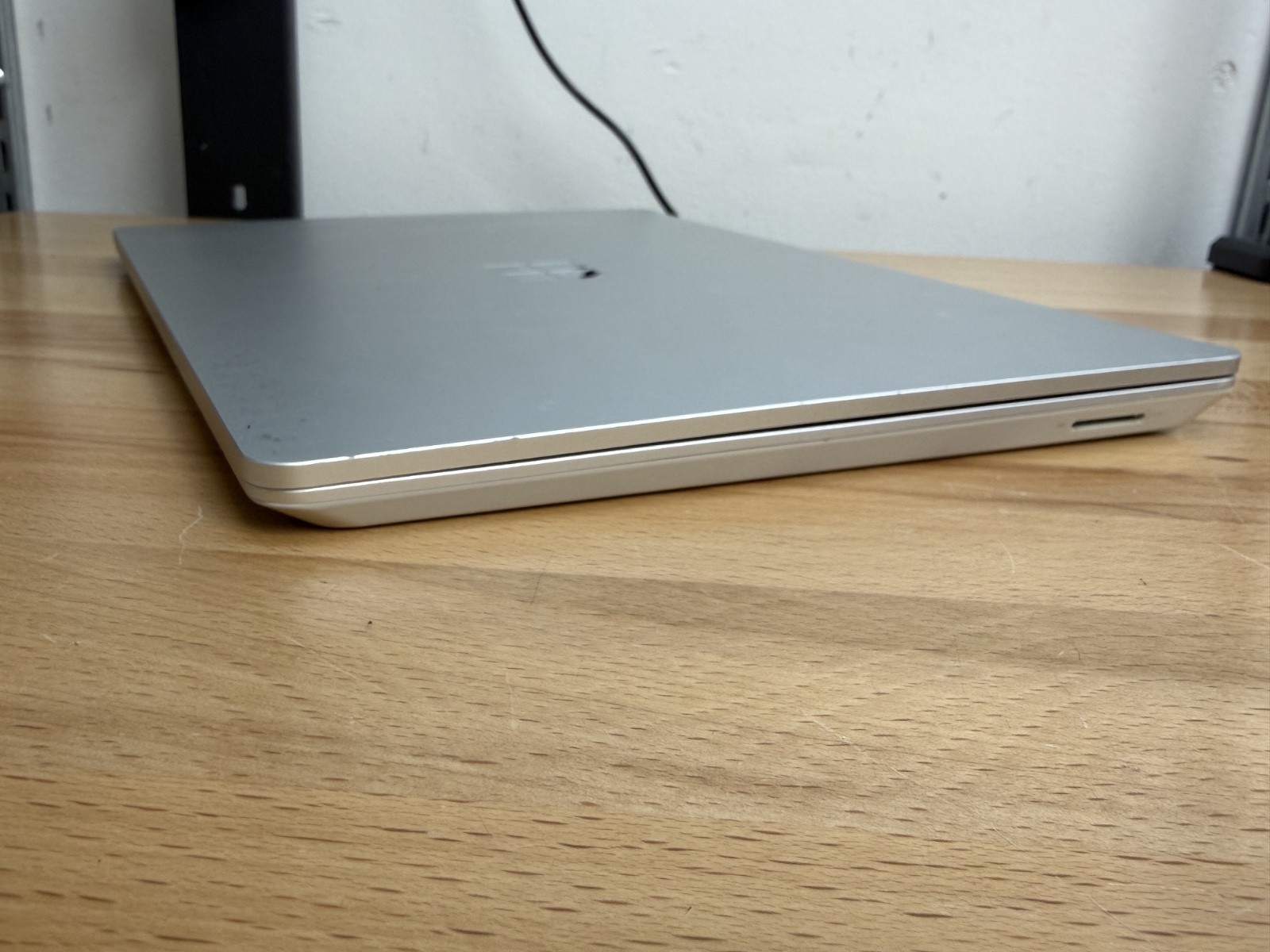 Microsoft Surface Laptop Go 1st Gen 1943 12.4″ i5-1035G1 1.0GHz 8GB RAM 128GB