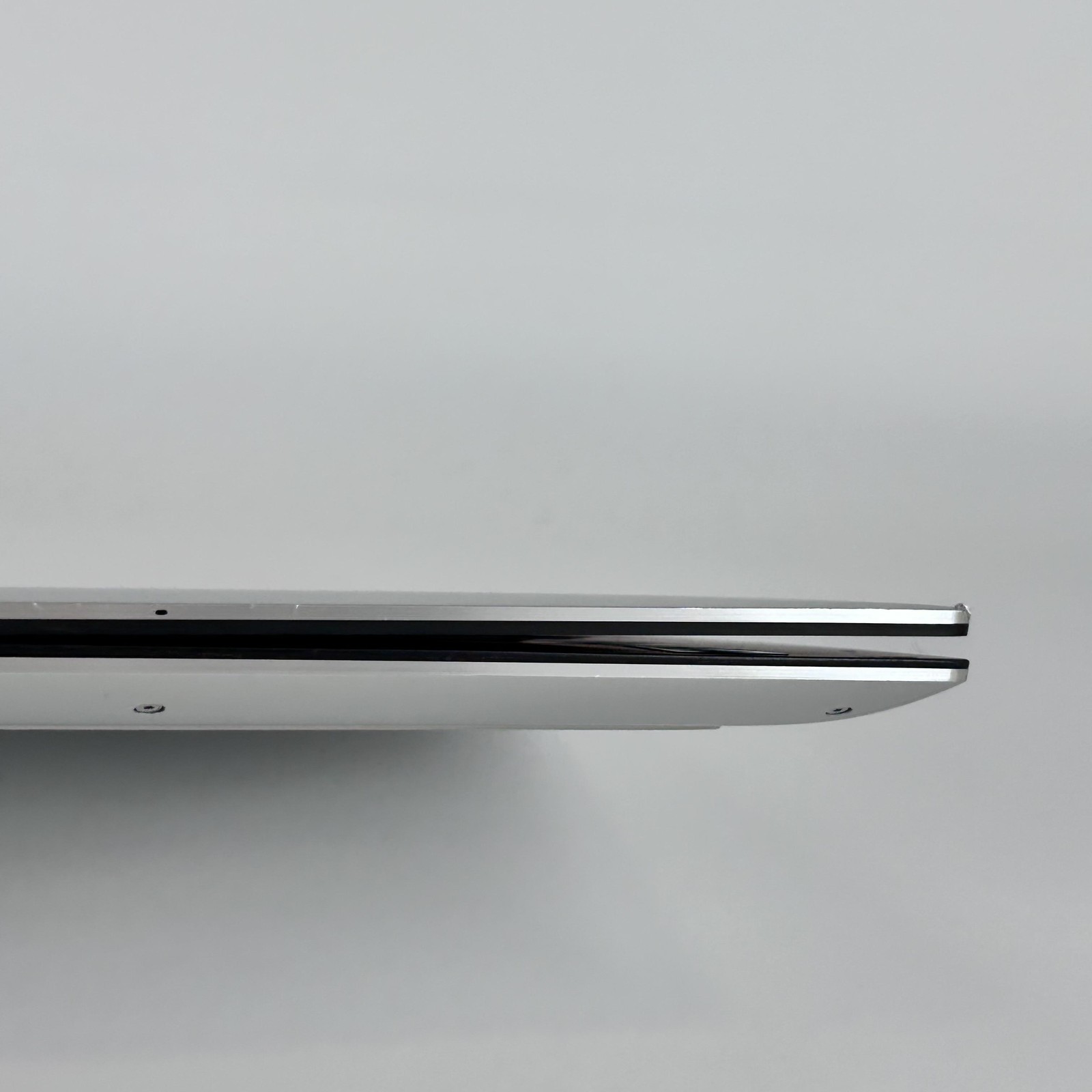 Dell XPS 15 9530 FHD+ 2.4 GHz i7-13700H 32GB 1TB SSD Arc A370M – WHITE SPOTS