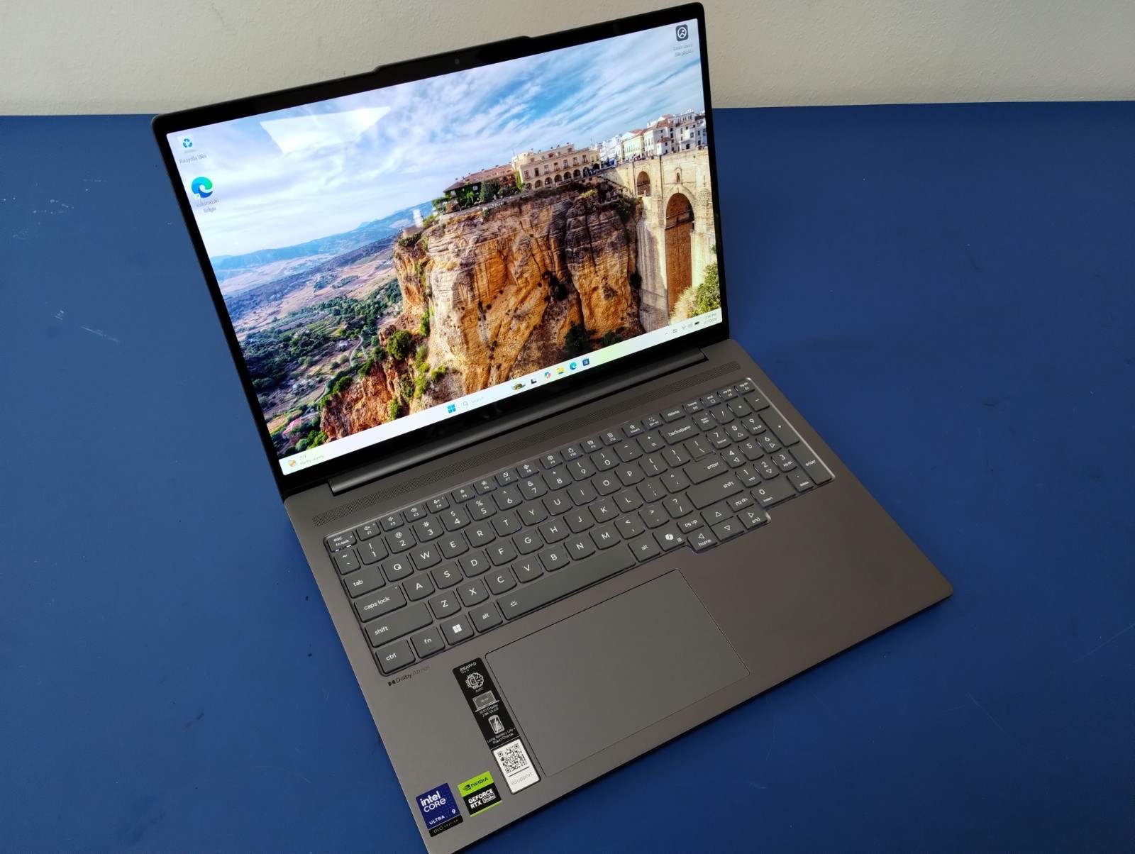 Lenovo IdeaPad Pro 5 16IAH10, Intel Core Ultra 9 285H, 32 GB RAM, 1 TB NVMe SSD