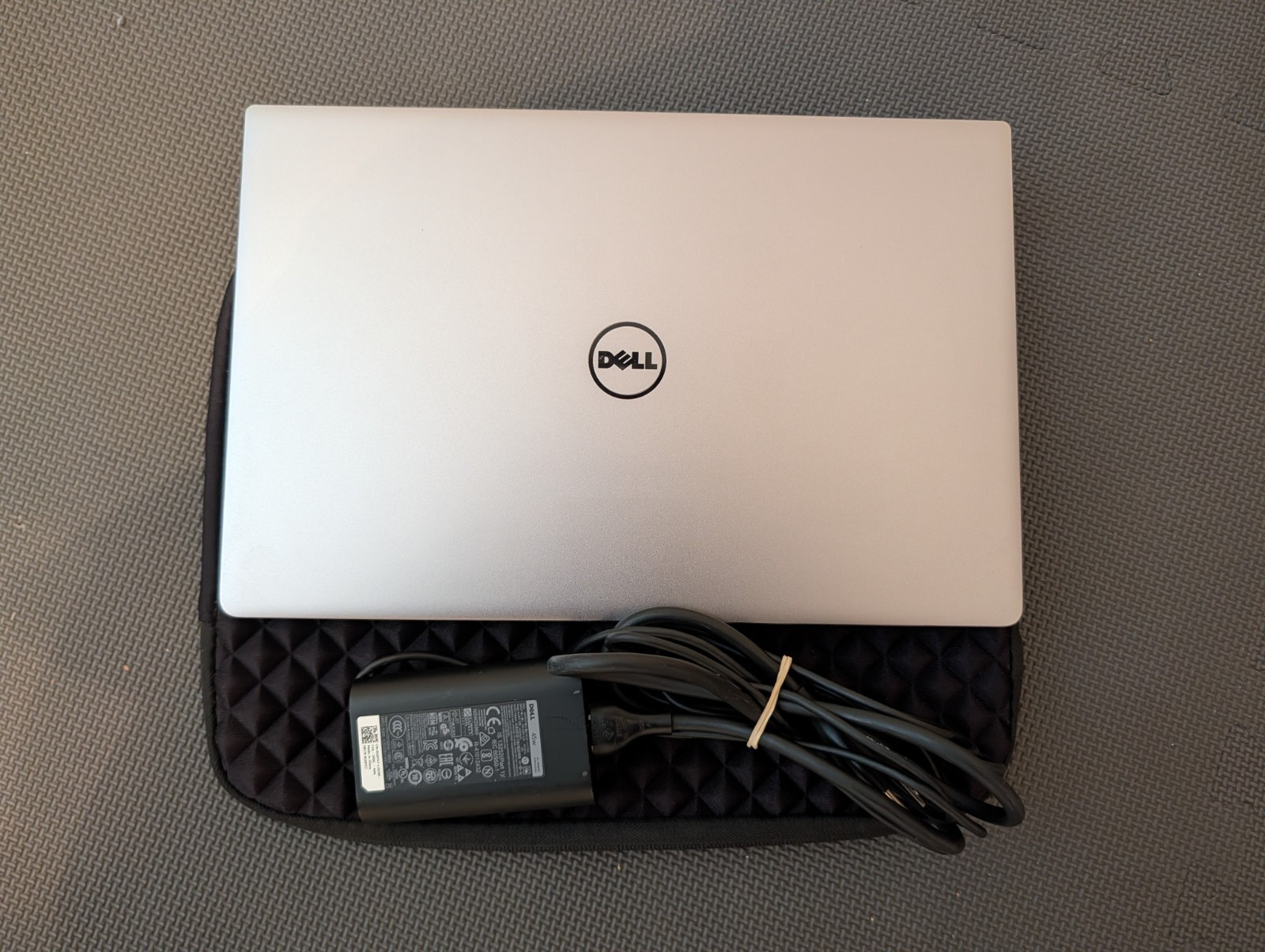 Dell XPS 13 9360 13.3″ FHD i7-7560U 8GB 256GB SSD Win 10 Laptop FP Silver