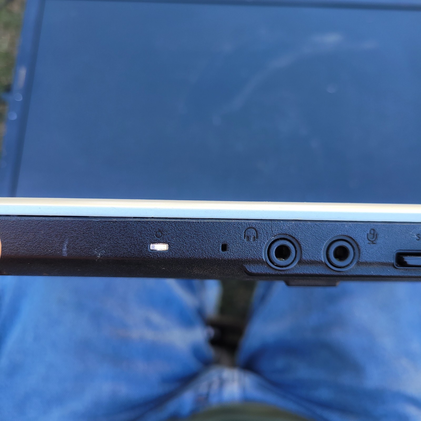 Dell inspiron 1750 Laptop PARTS Only W/Power Adapter Screen Cracked. See Pics