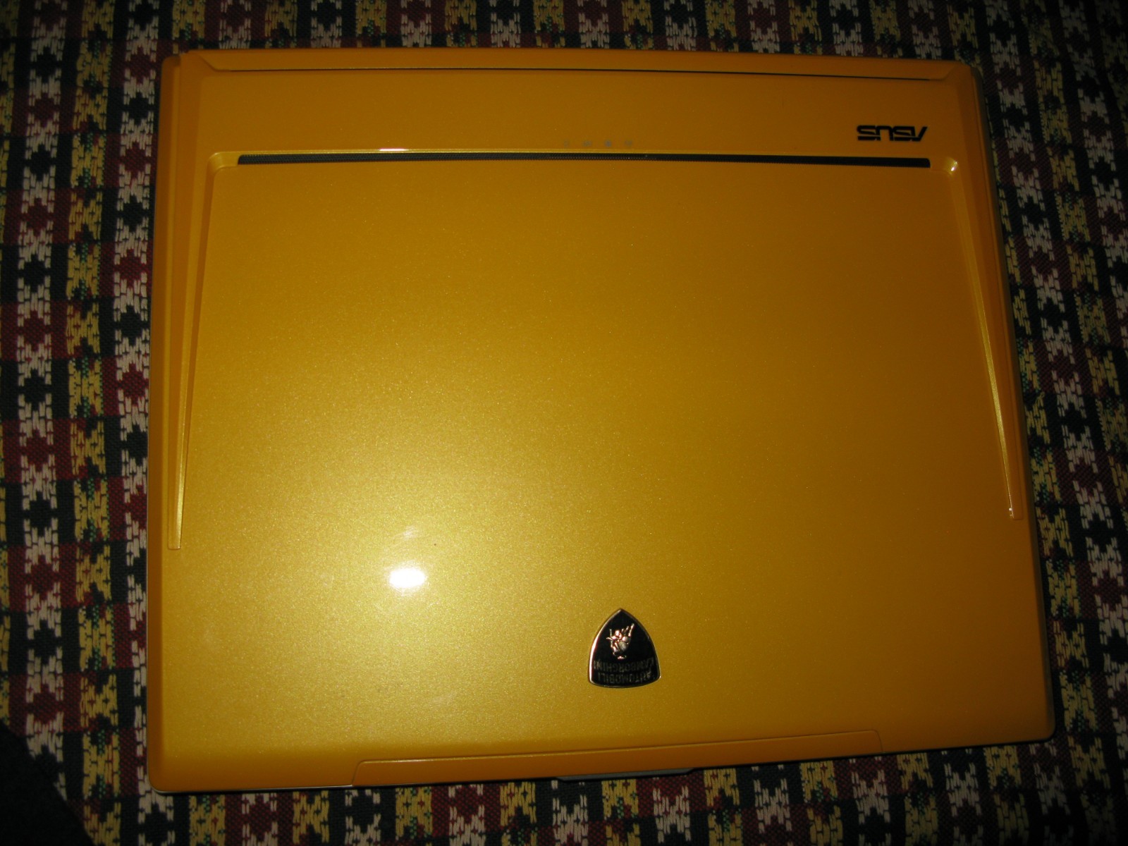 Asus Lamborghini VX1 notebook golden edition