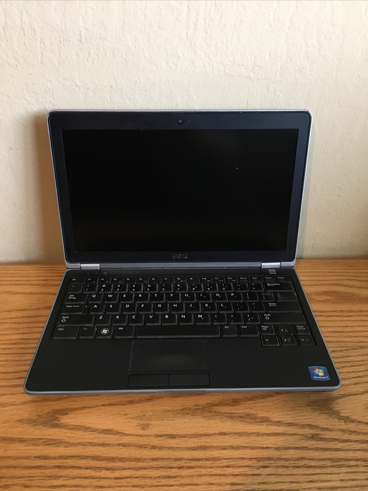 DELL LATITUDE E6220 INTEL i5 4GB RAM. Dead Motherboard. Not Working For Parts