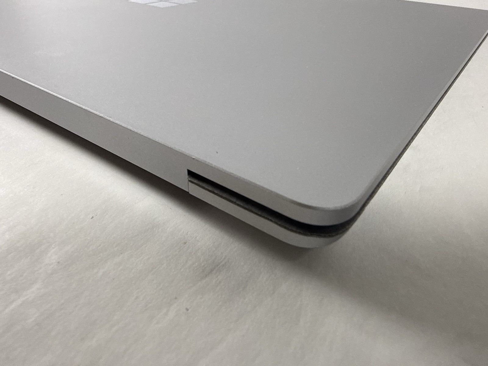 Microsoft Surface Laptop 5 13.5” 1950 Intel Core i7-1265U 16GB RAM 512GB NVME