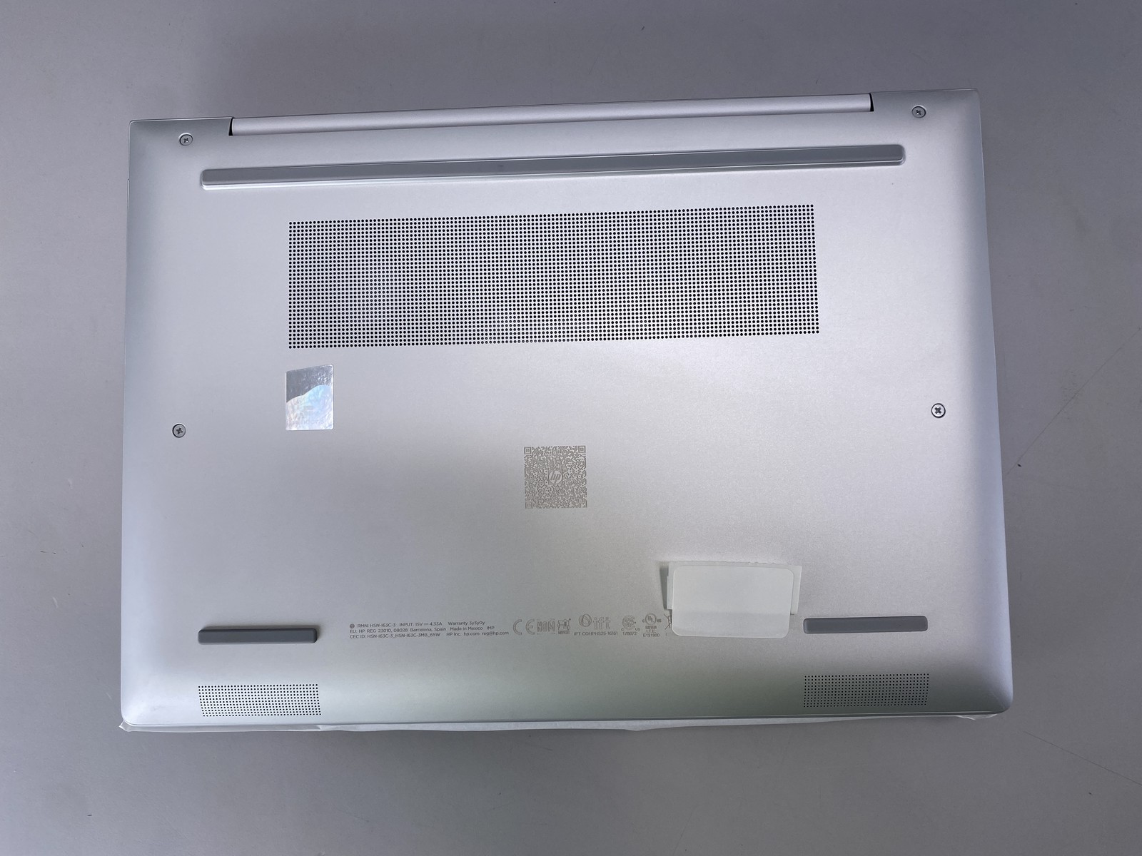 HP Laptop EliteBook 8 G1A 13 AI 13.3″ AMD Ryzen 5 230 256GB- Silver