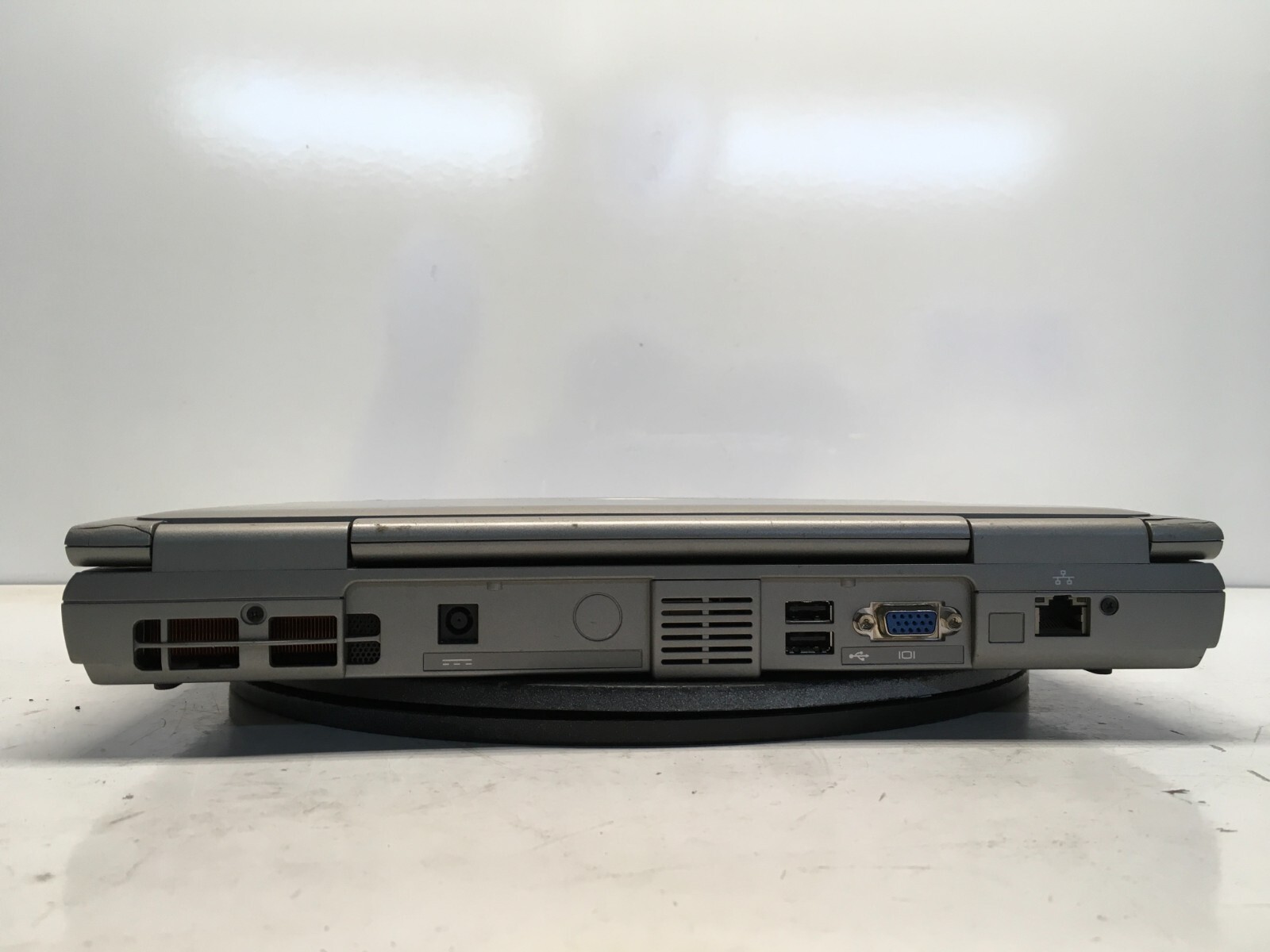Dell Inspiron 1150 Intel Pentium 4 2.8GHz 1 GB NO HDD – Dim Screen