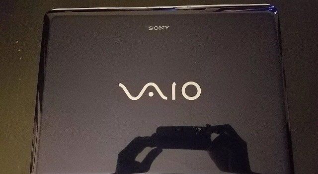 SONY VAIO PCG-5G3L NOTEBOOK -WINDOWS 10 (NAVY BLUE) BROKEN SCREEN!